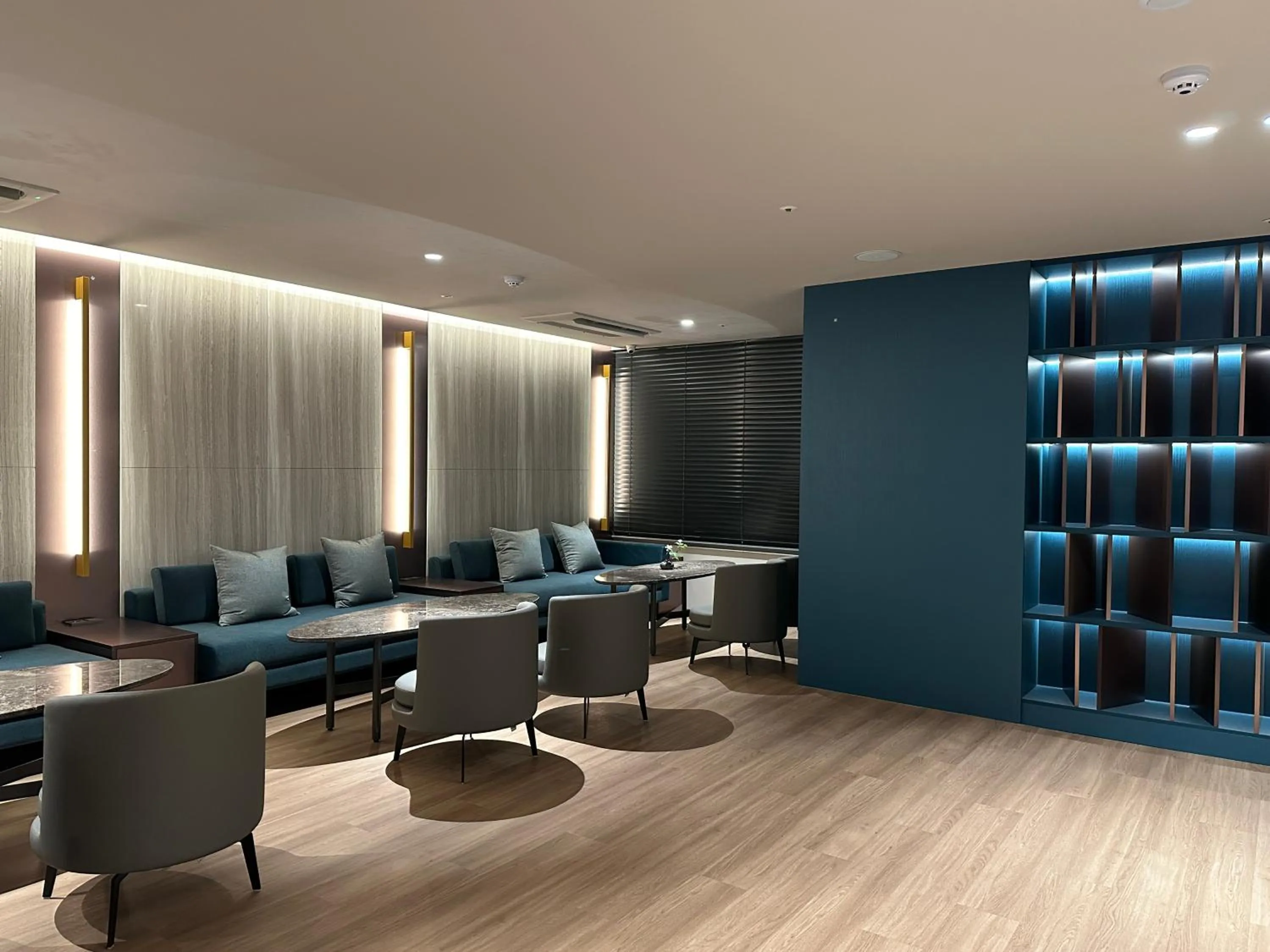 Seating area in Crown Harbor Hotel Busan