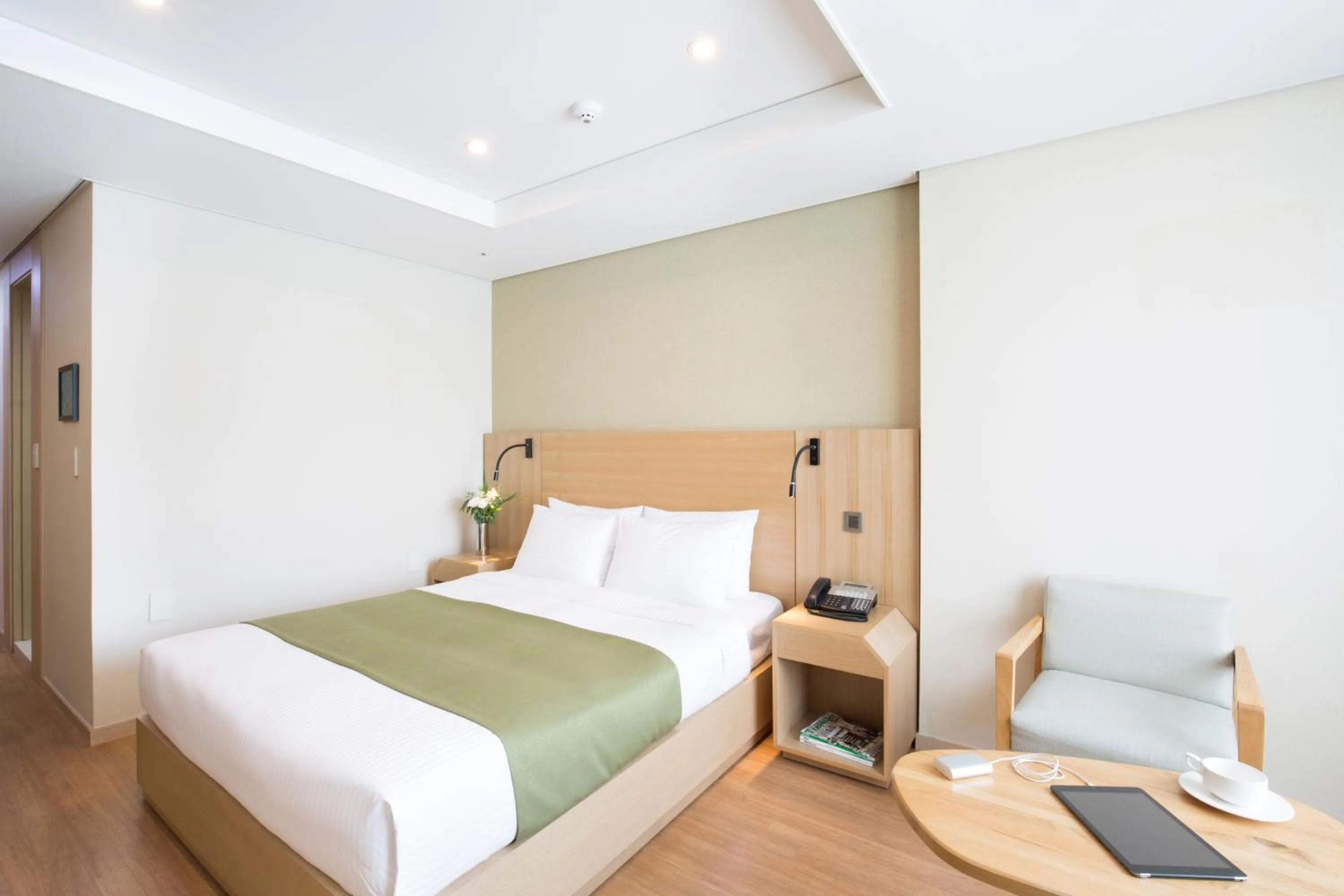 Bed in Crown Harbor Hotel Busan