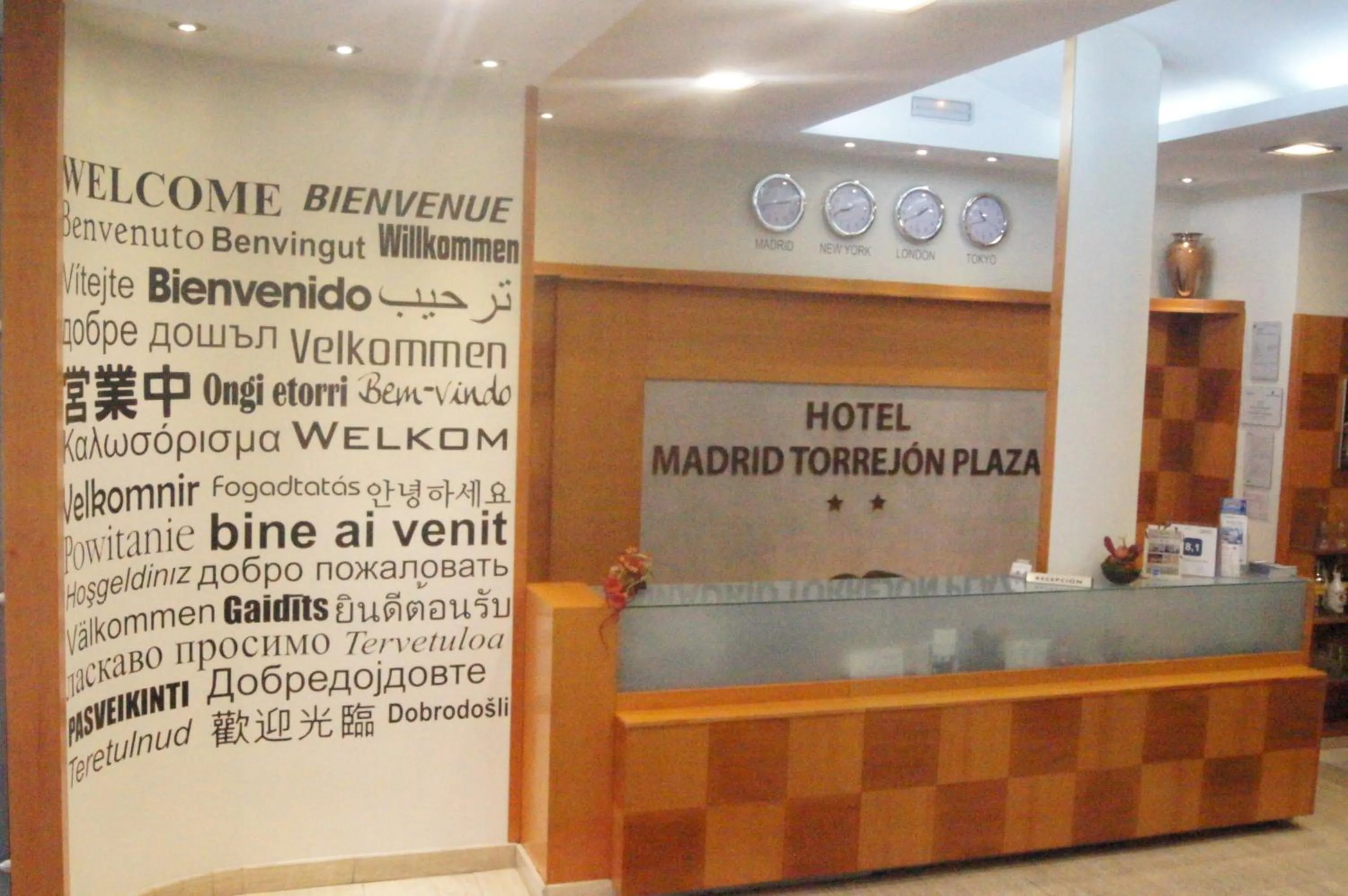 Lobby or reception in Hotel Madrid Torrejon Plaza