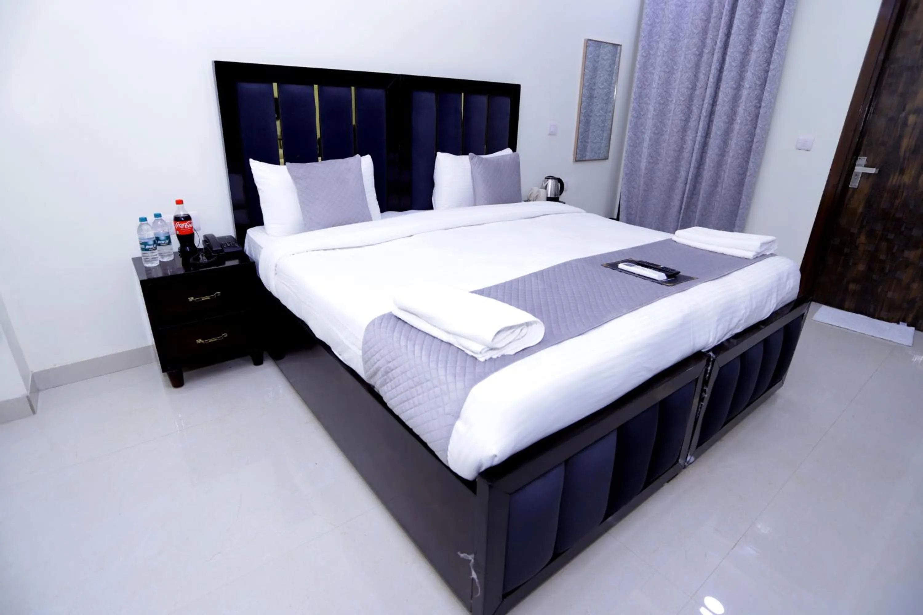 Bed in THE ROYAL VILLA - Noida Sector 70