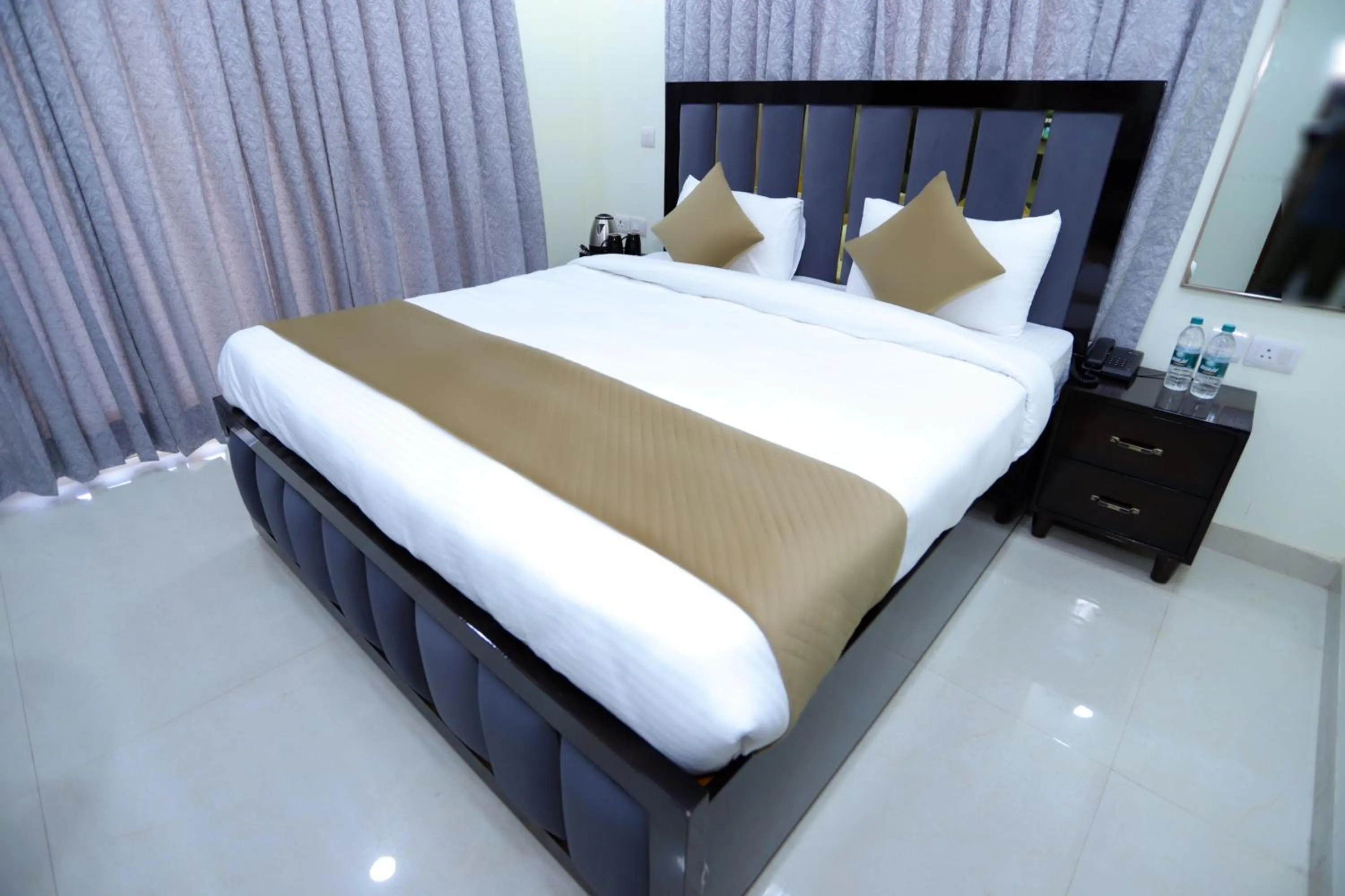Bed in THE ROYAL VILLA - Noida Sector 70