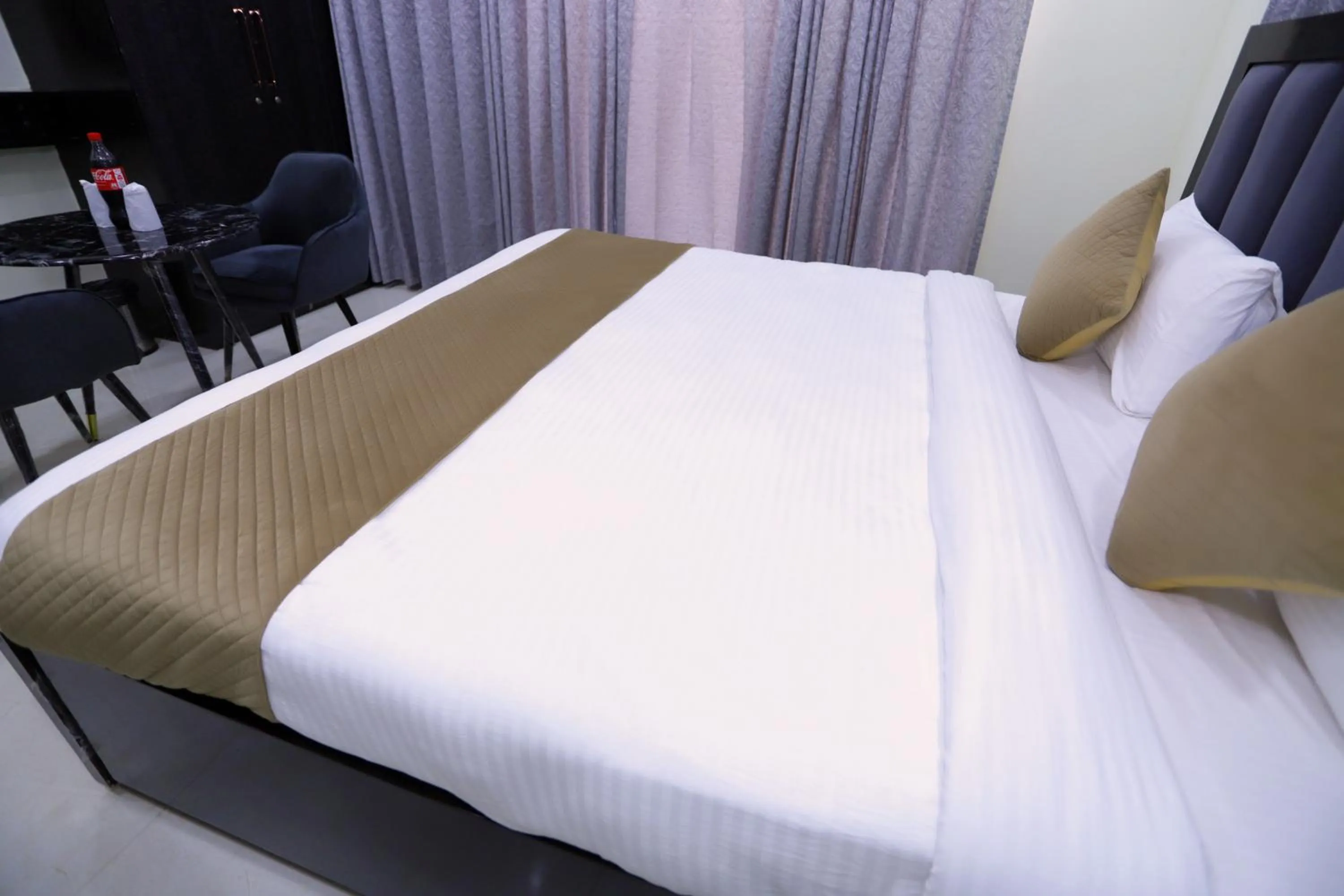 Bed in THE ROYAL VILLA - Noida Sector 70