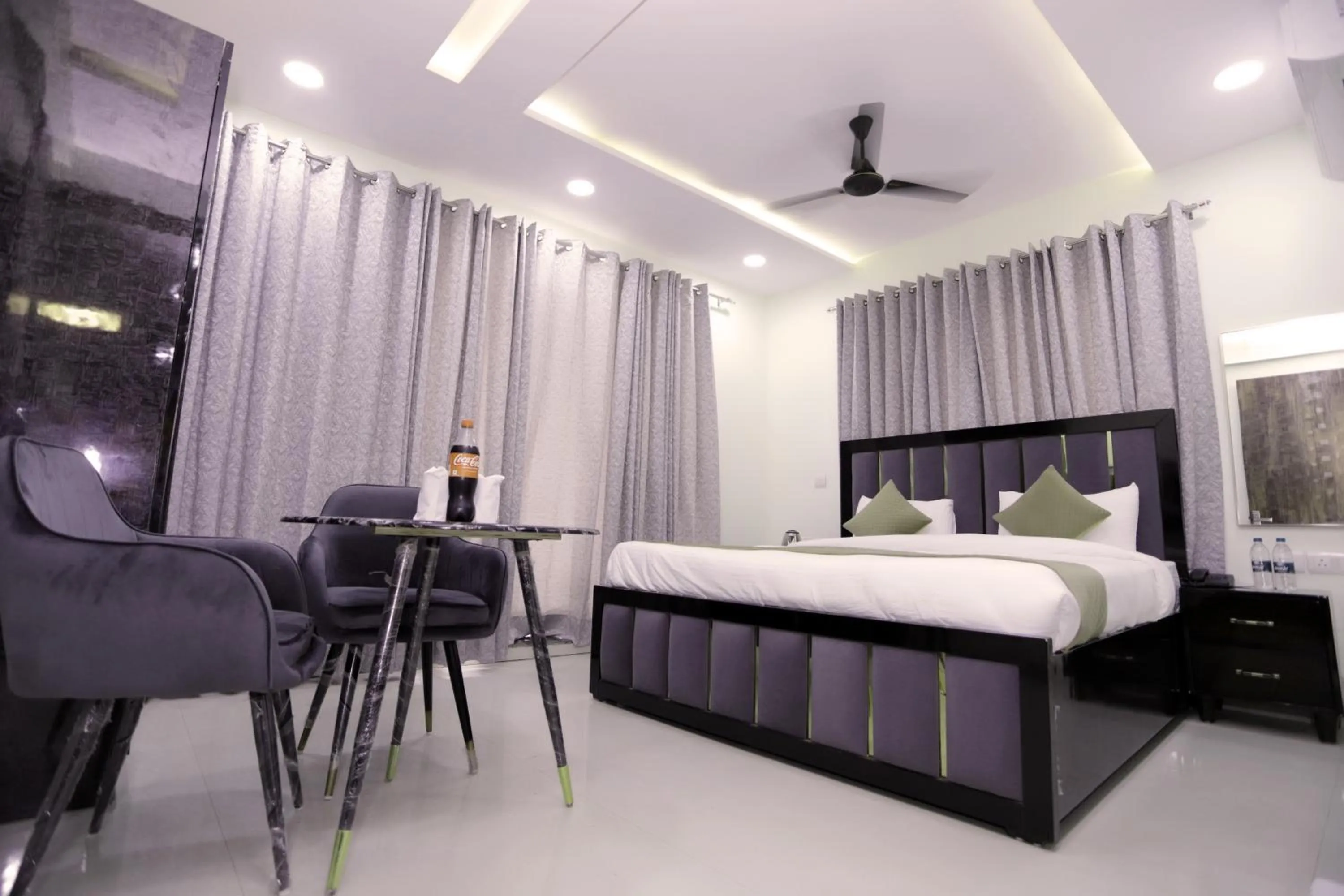 Bed in THE ROYAL VILLA - Noida Sector 70