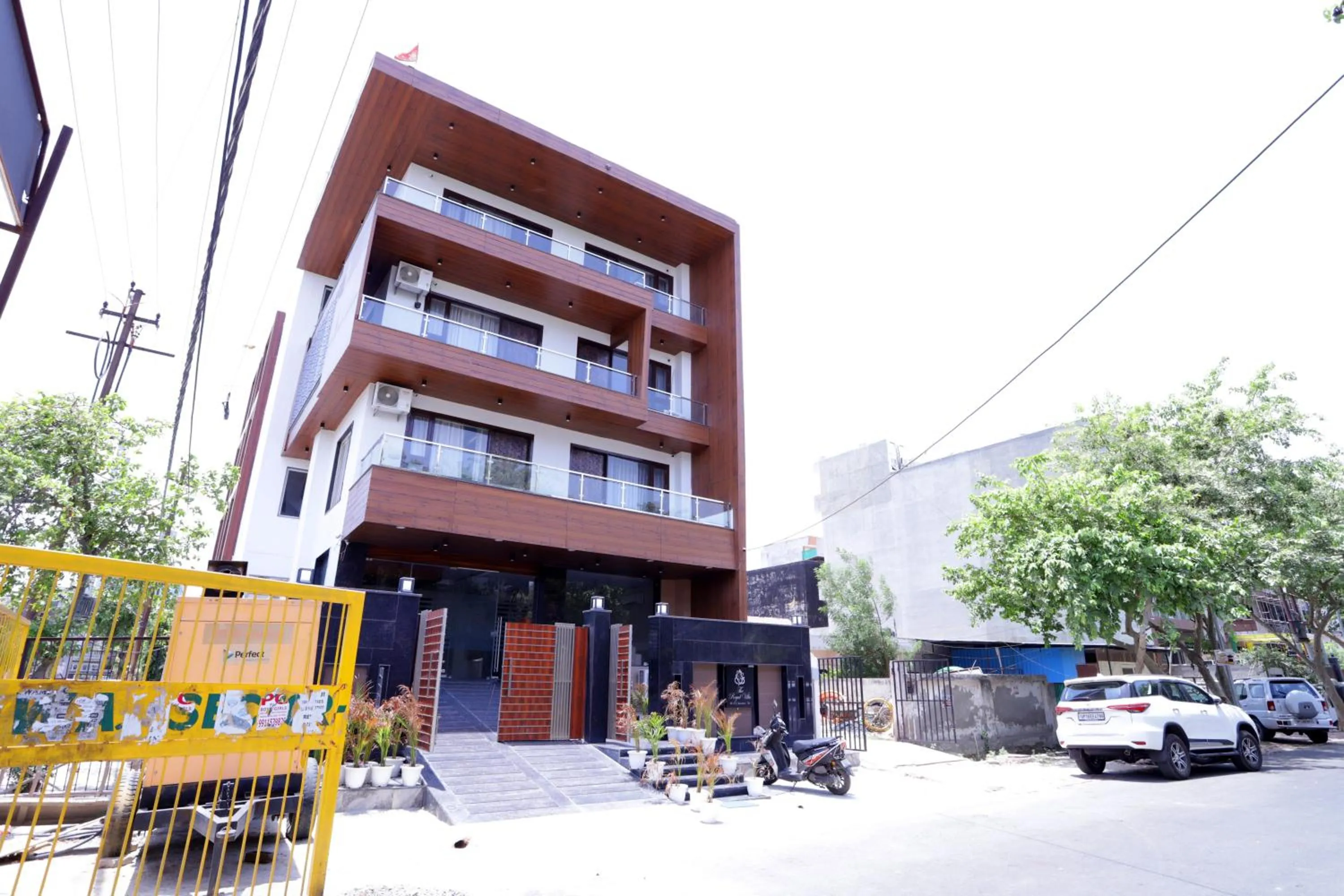 Property building in THE ROYAL VILLA - Noida Sector 70