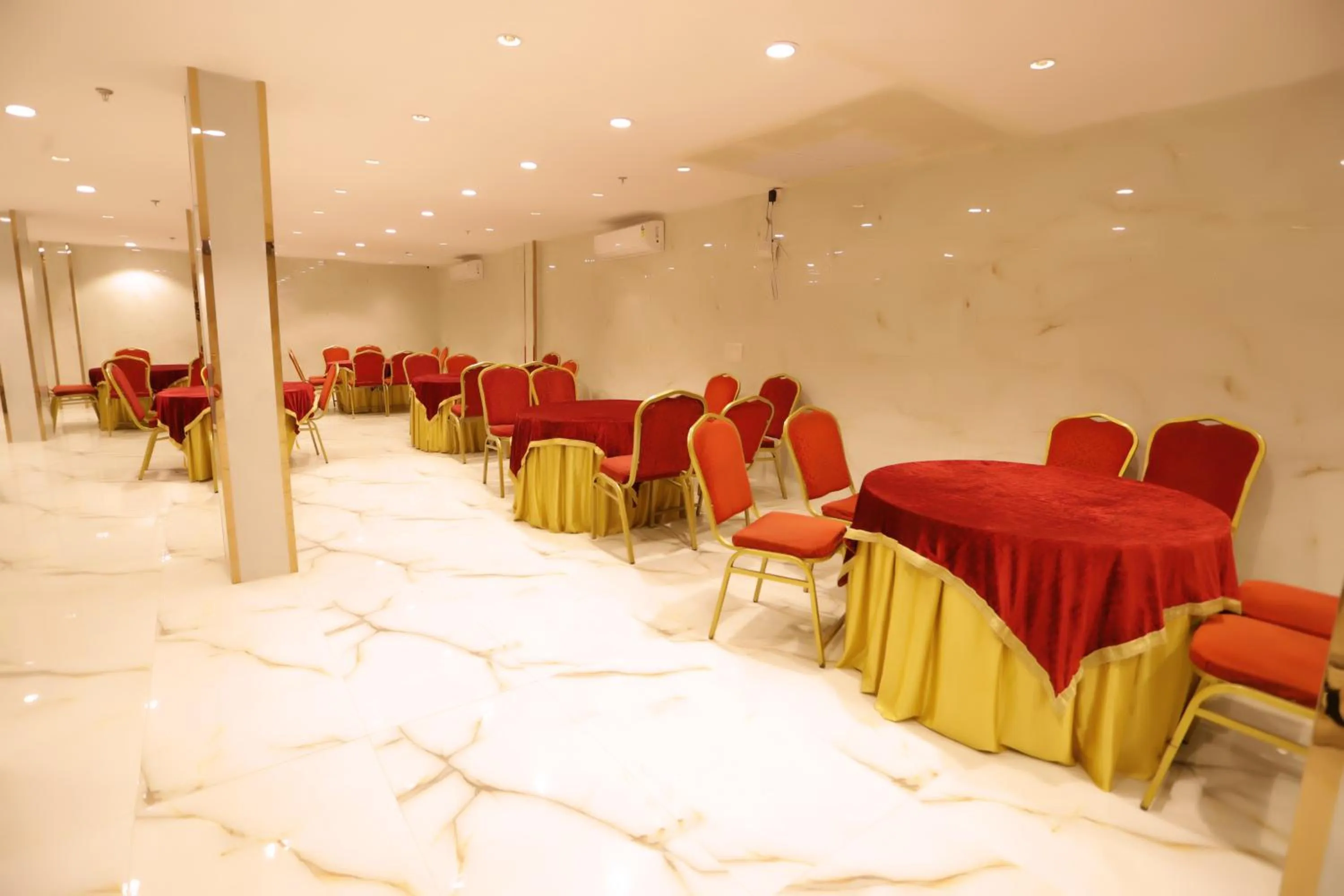 Restaurant/places to eat in THE ROYAL VILLA - Noida Sector 70