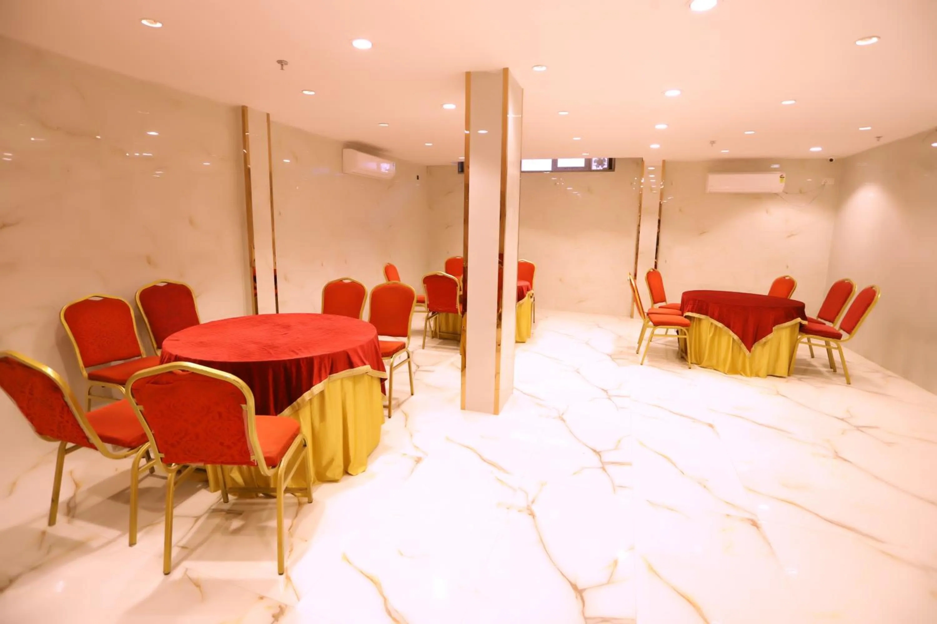 Restaurant/places to eat in THE ROYAL VILLA - Noida Sector 70