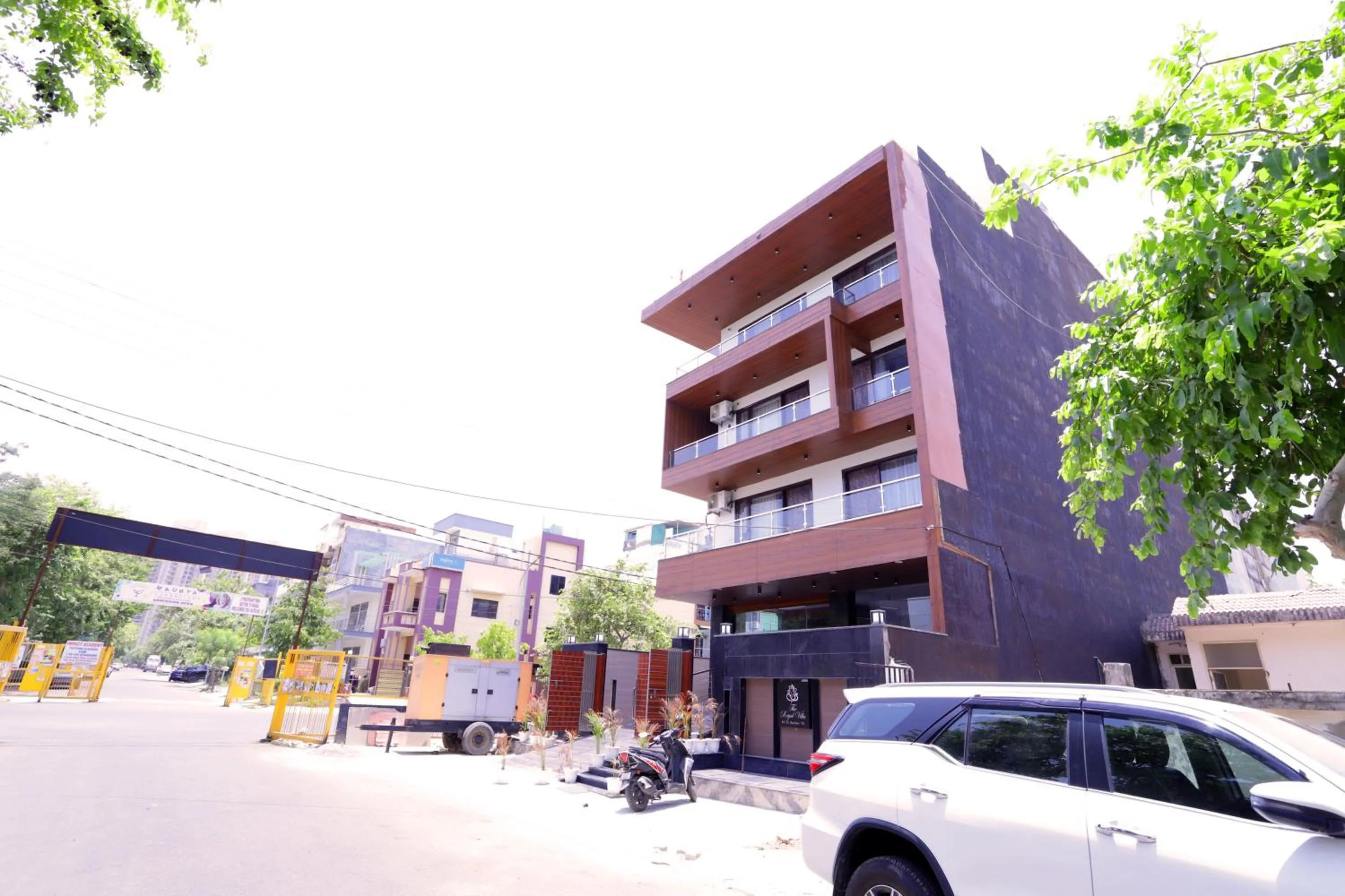 Property building in THE ROYAL VILLA - Noida Sector 70