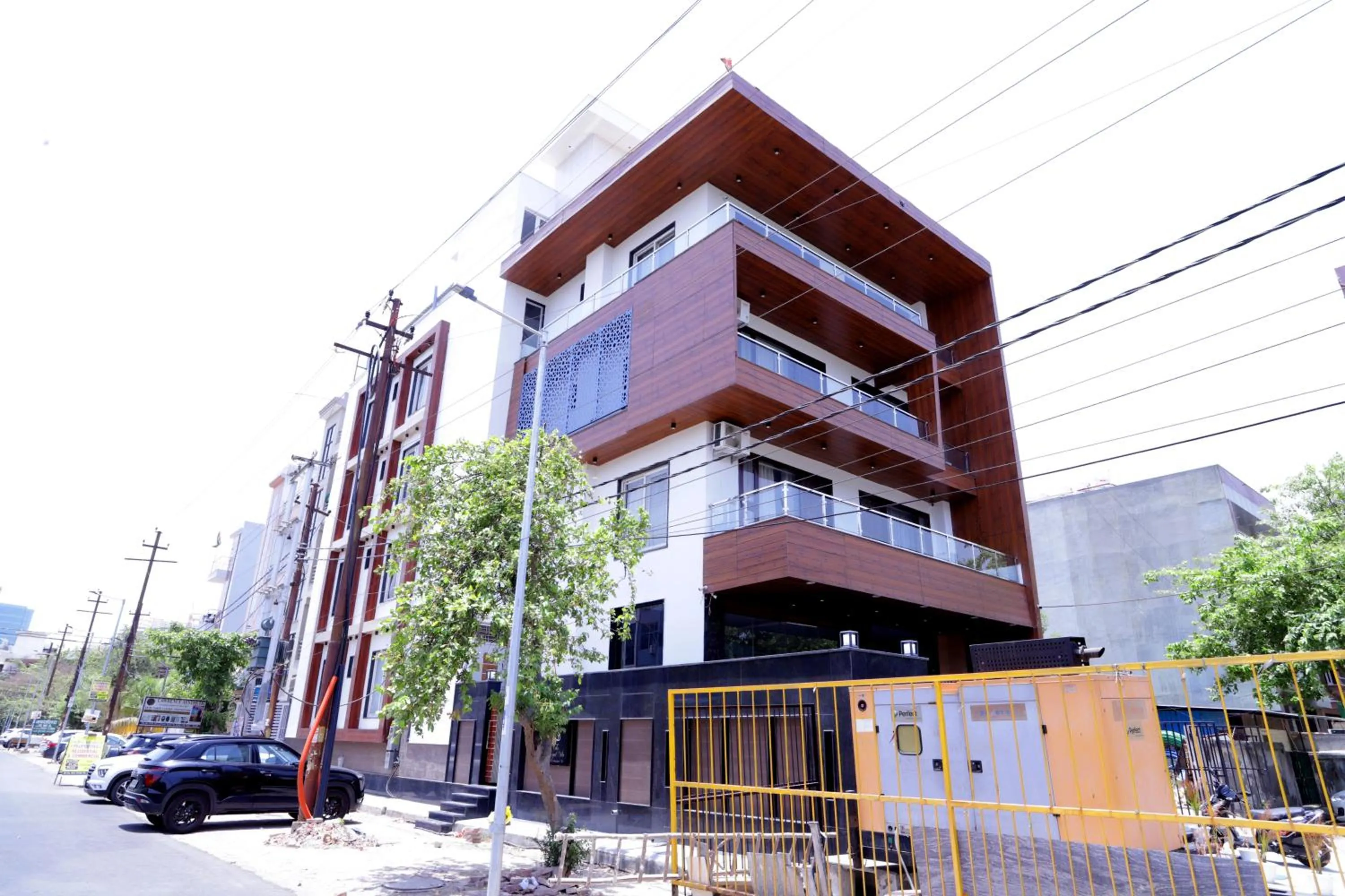 Property building in THE ROYAL VILLA - Noida Sector 70