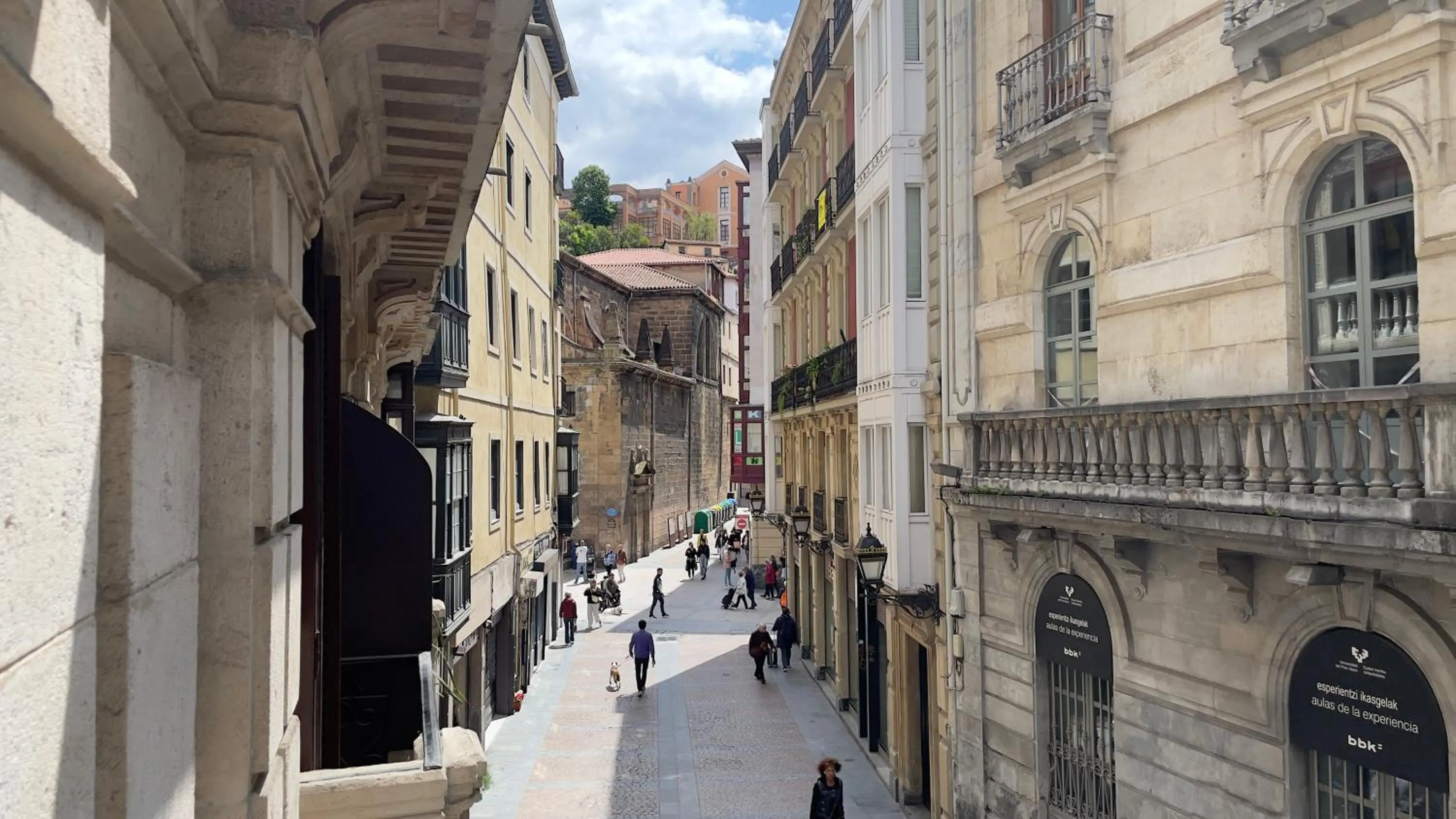 City view in Casual Blue