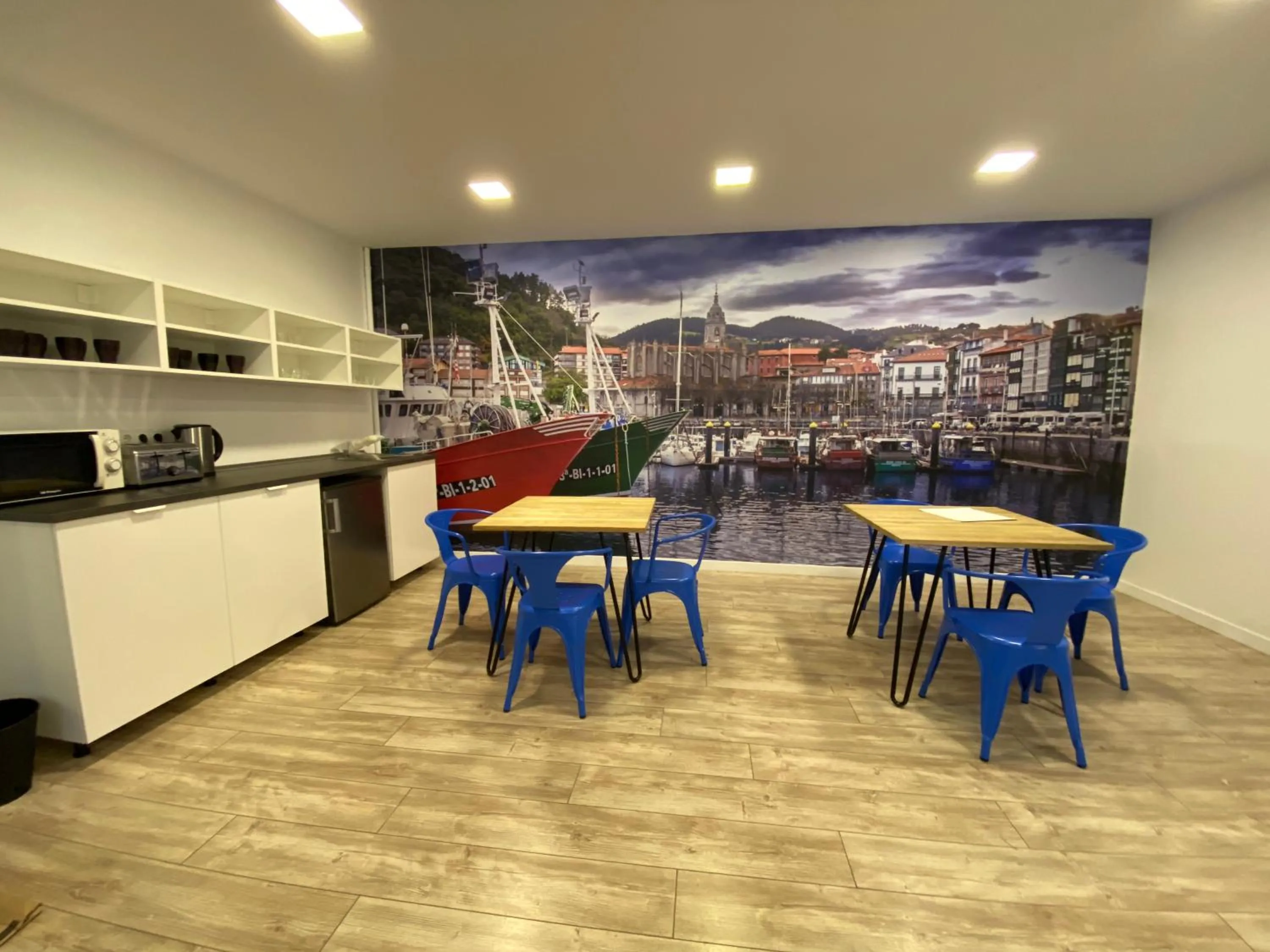 Kitchen or kitchenette in Casual Blue