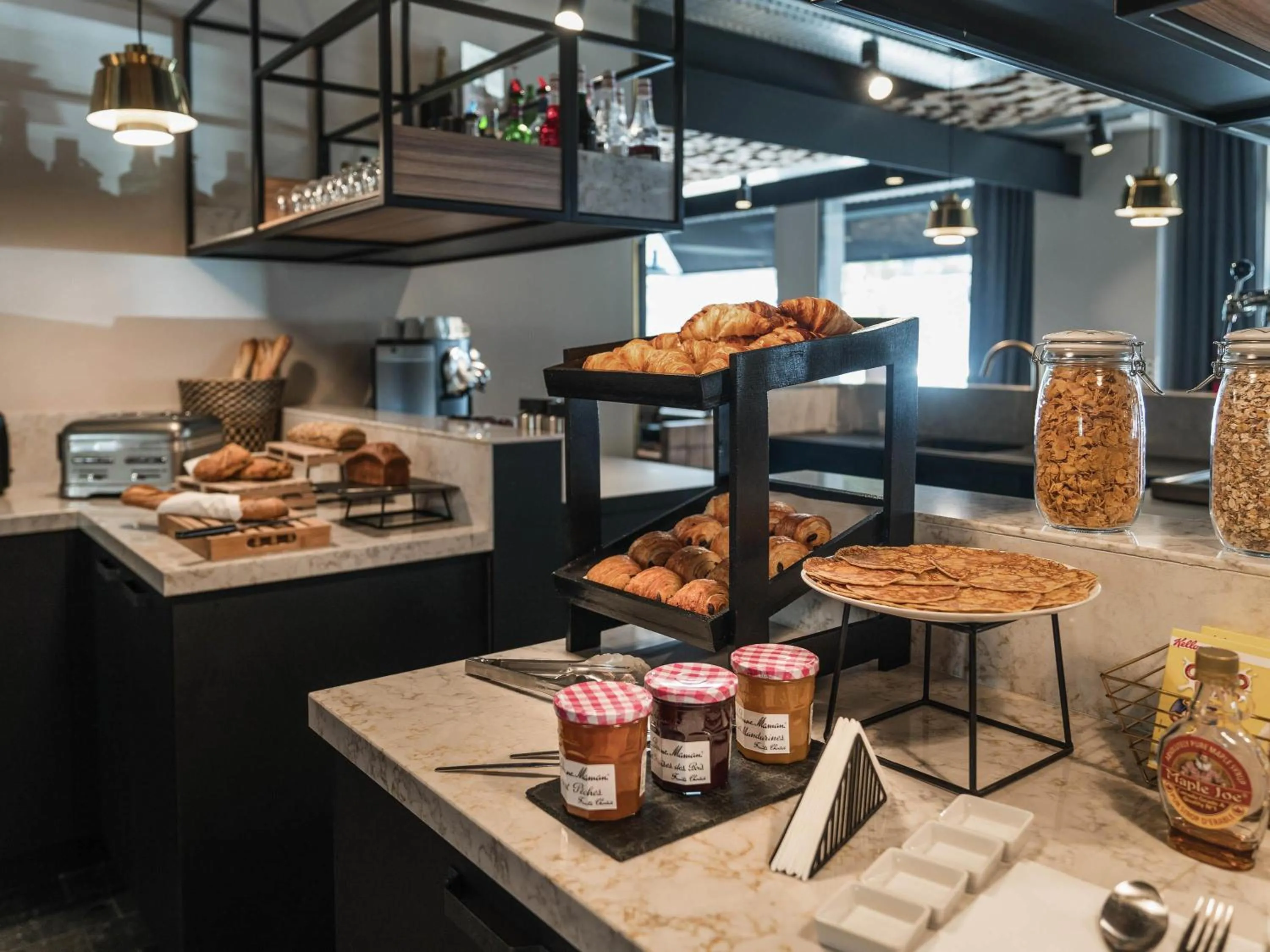 Breakfast in ibis Styles Laval Centre Gare