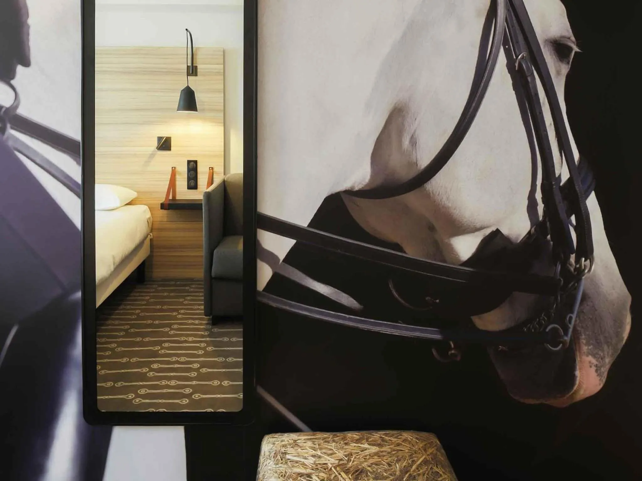 Bedroom, Bed in ibis Styles Laval Centre Gare