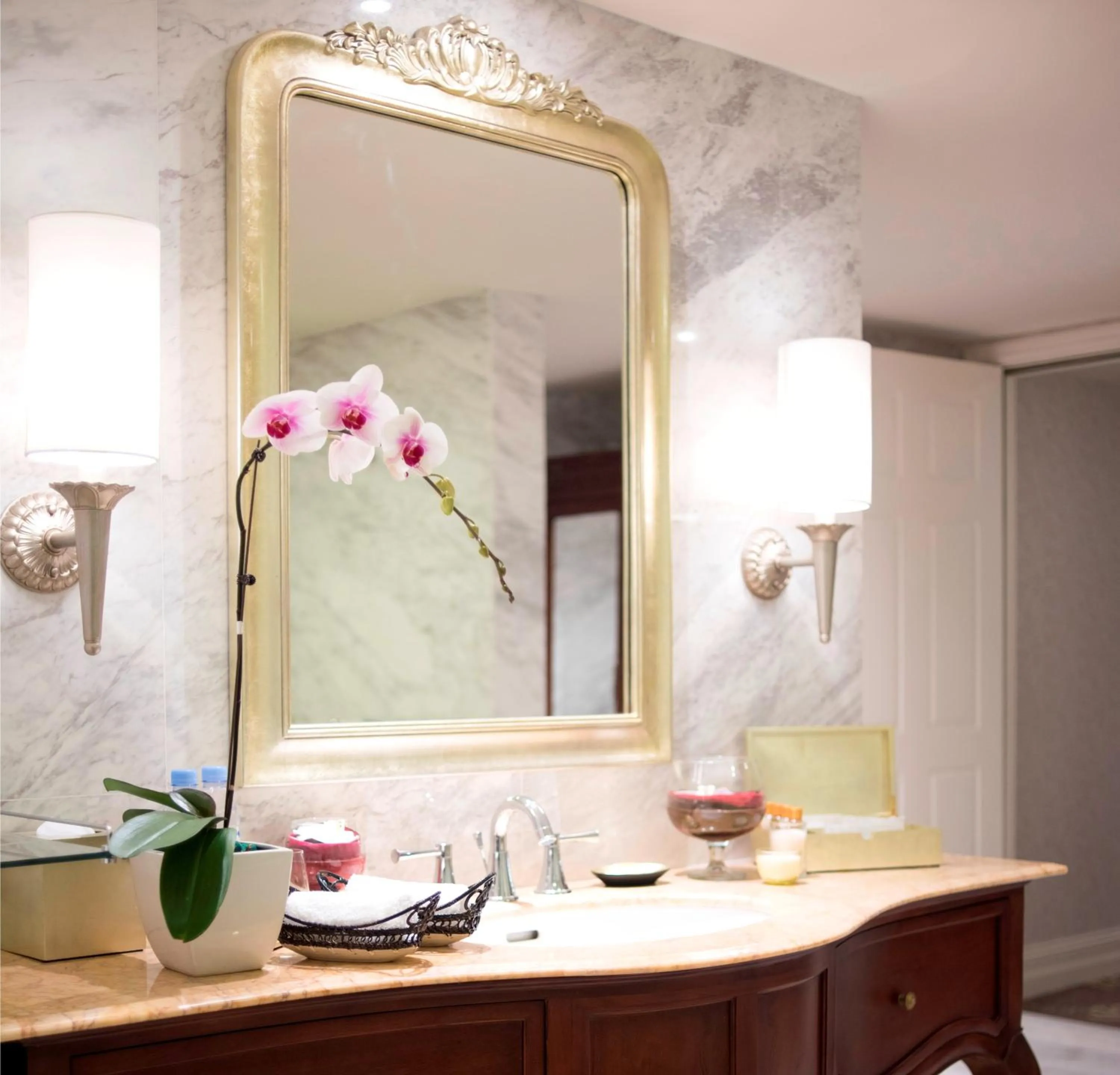 Bathroom in Apricot Hotel