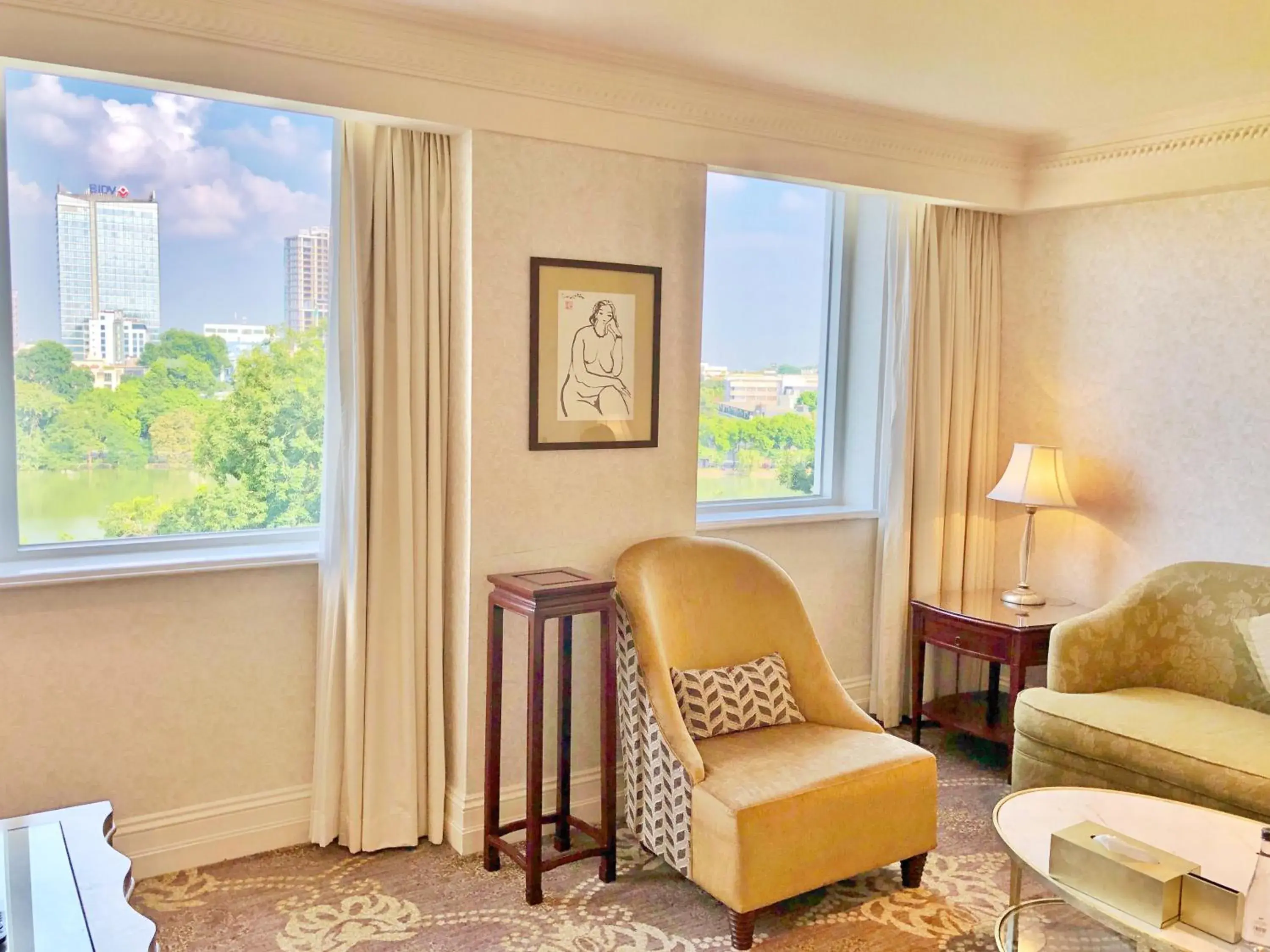 Junior Suite - Gallery 1 King Bed in Apricot Hotel Junior Suite - Gallery 1 King Bed in Apricot Hotel