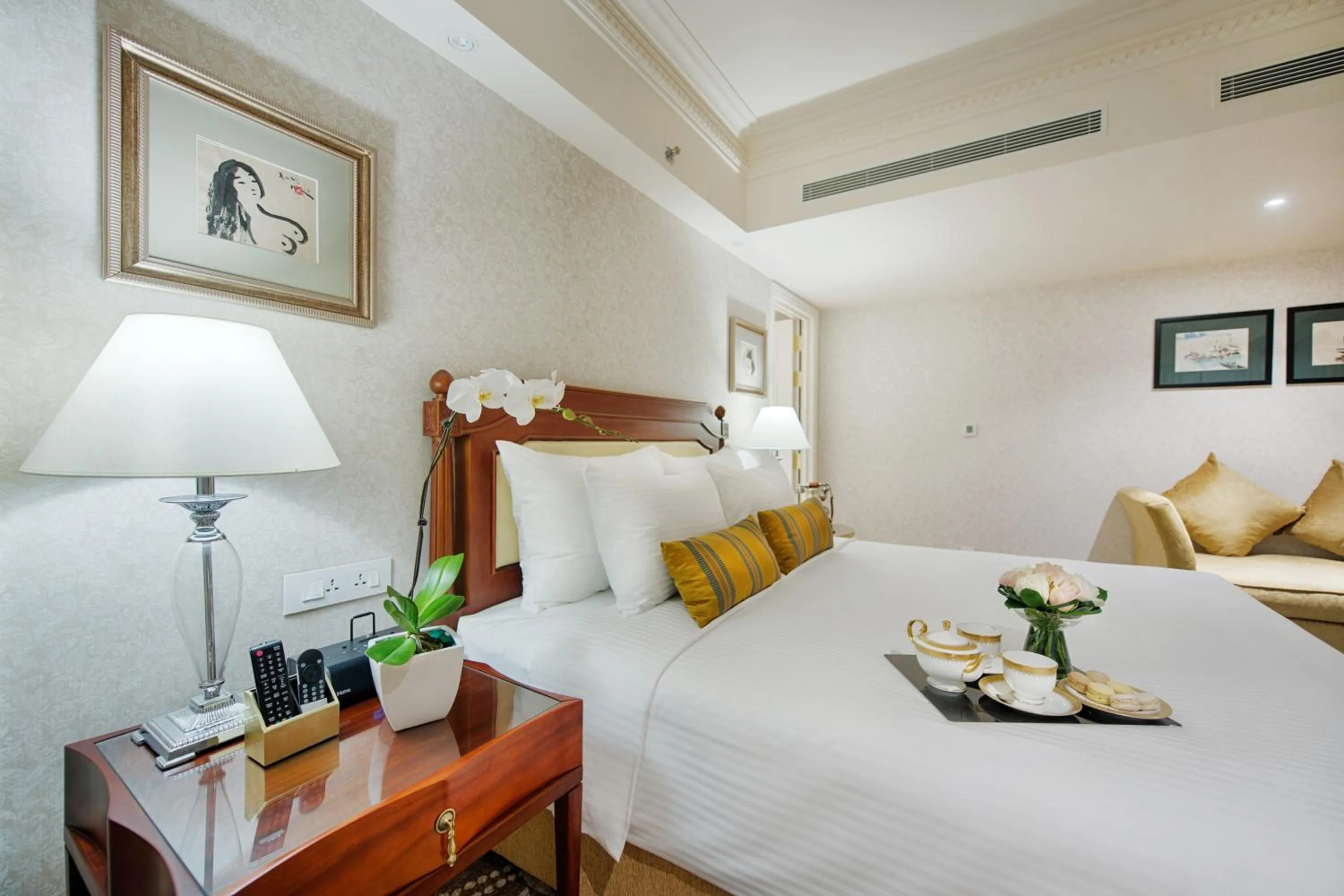 Bedroom, Bed in Apricot Hotel