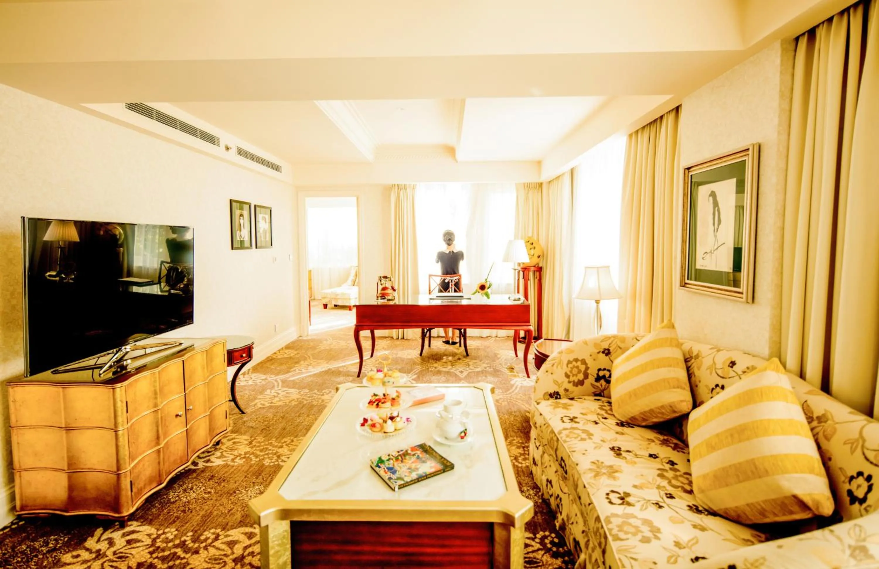 Living room in Apricot Hotel