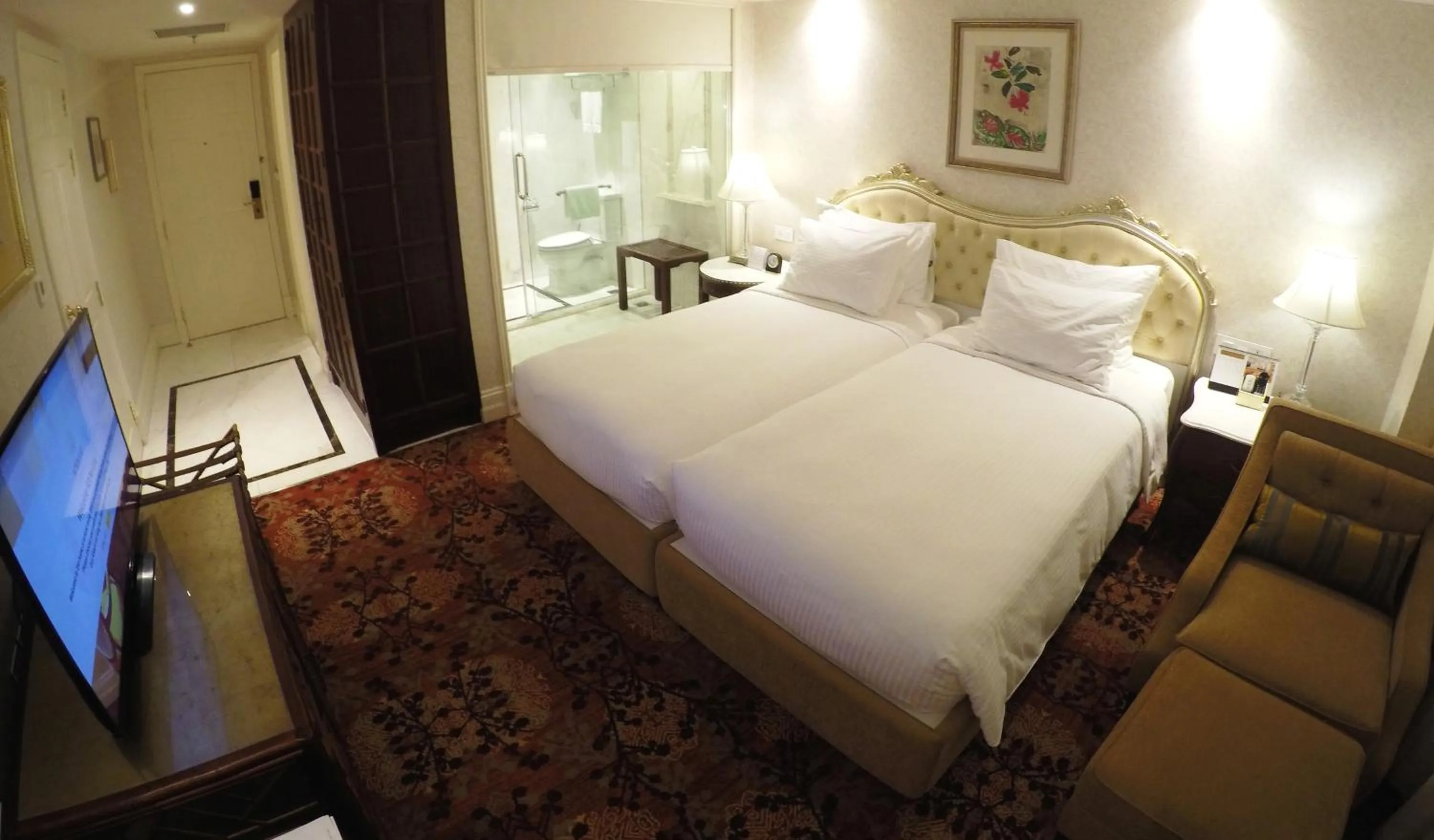 Bedroom, Bed in Apricot Hotel