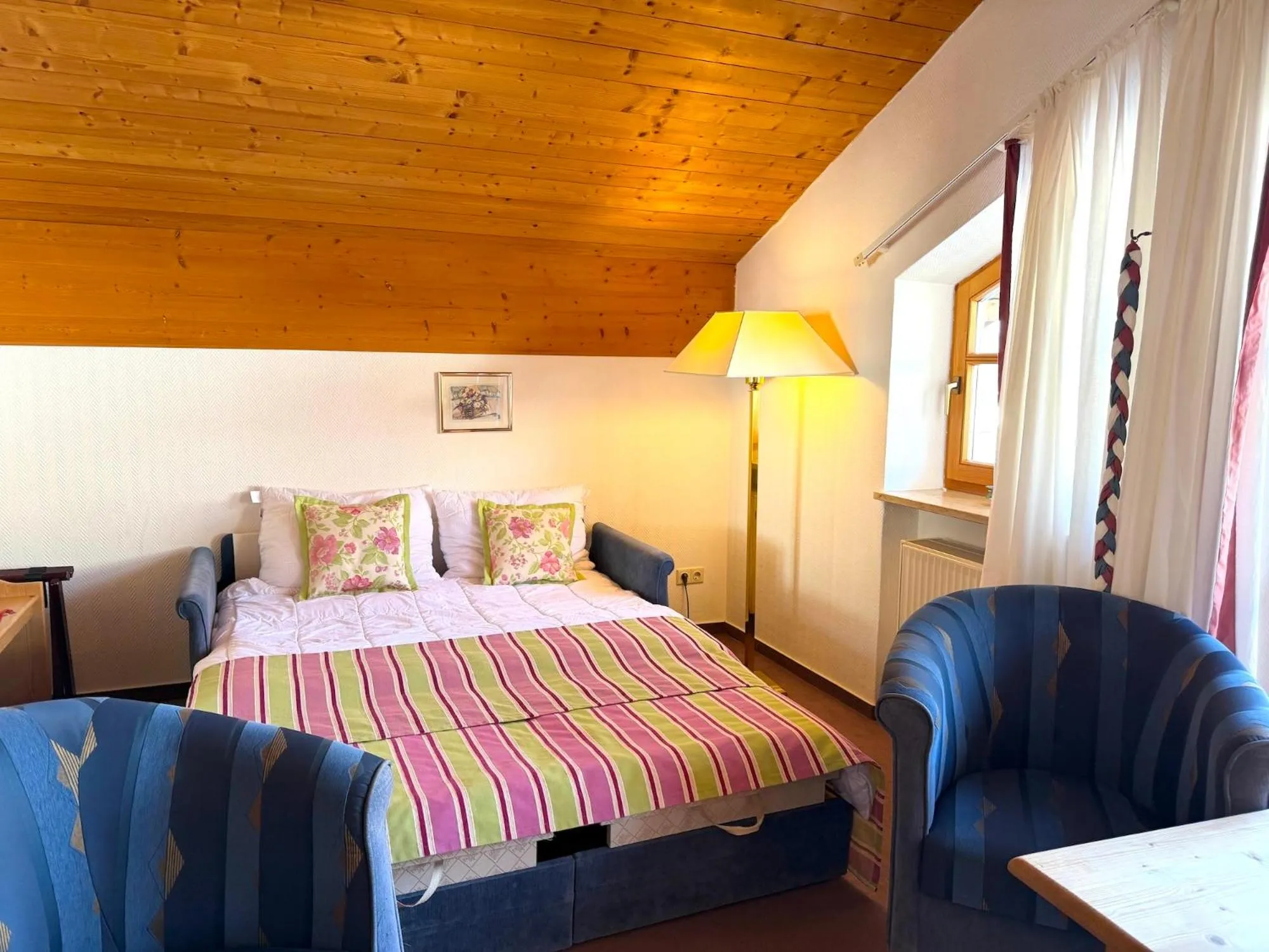 Bed in Fackler Apartments