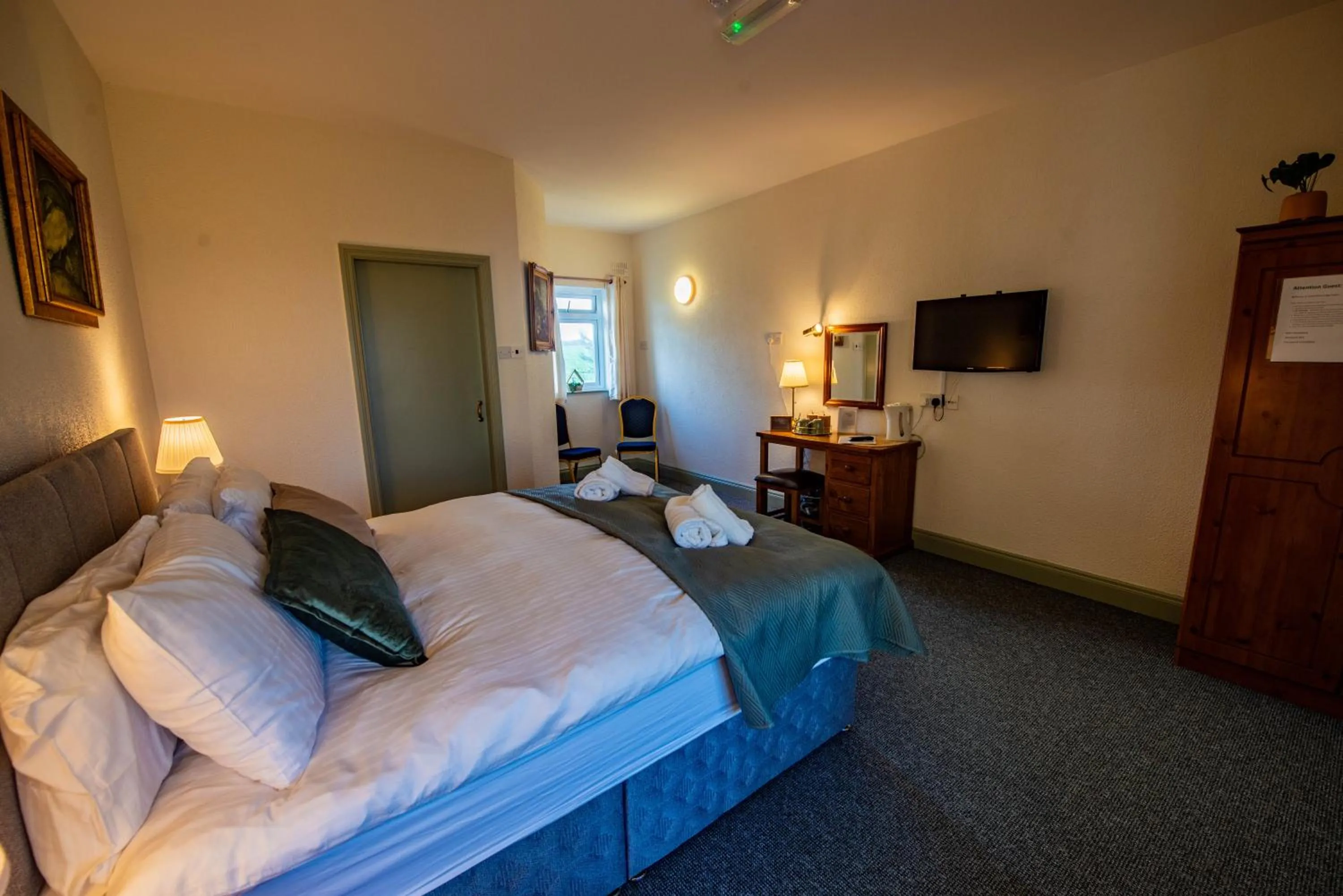 Bed in Greenfield Lodge Hotel Bar & Bistro