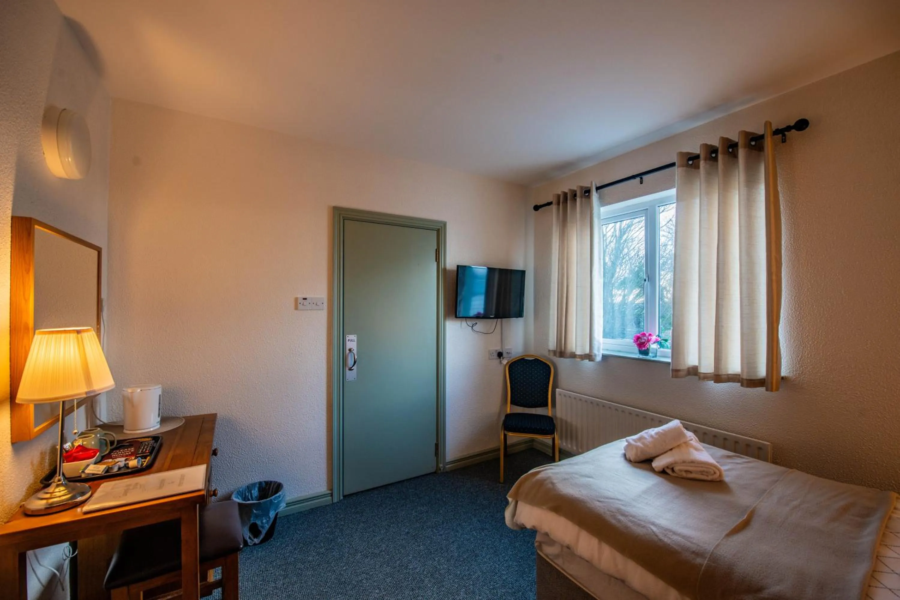 TV and multimedia, Bed in Greenfield Lodge Hotel Bar & Bistro