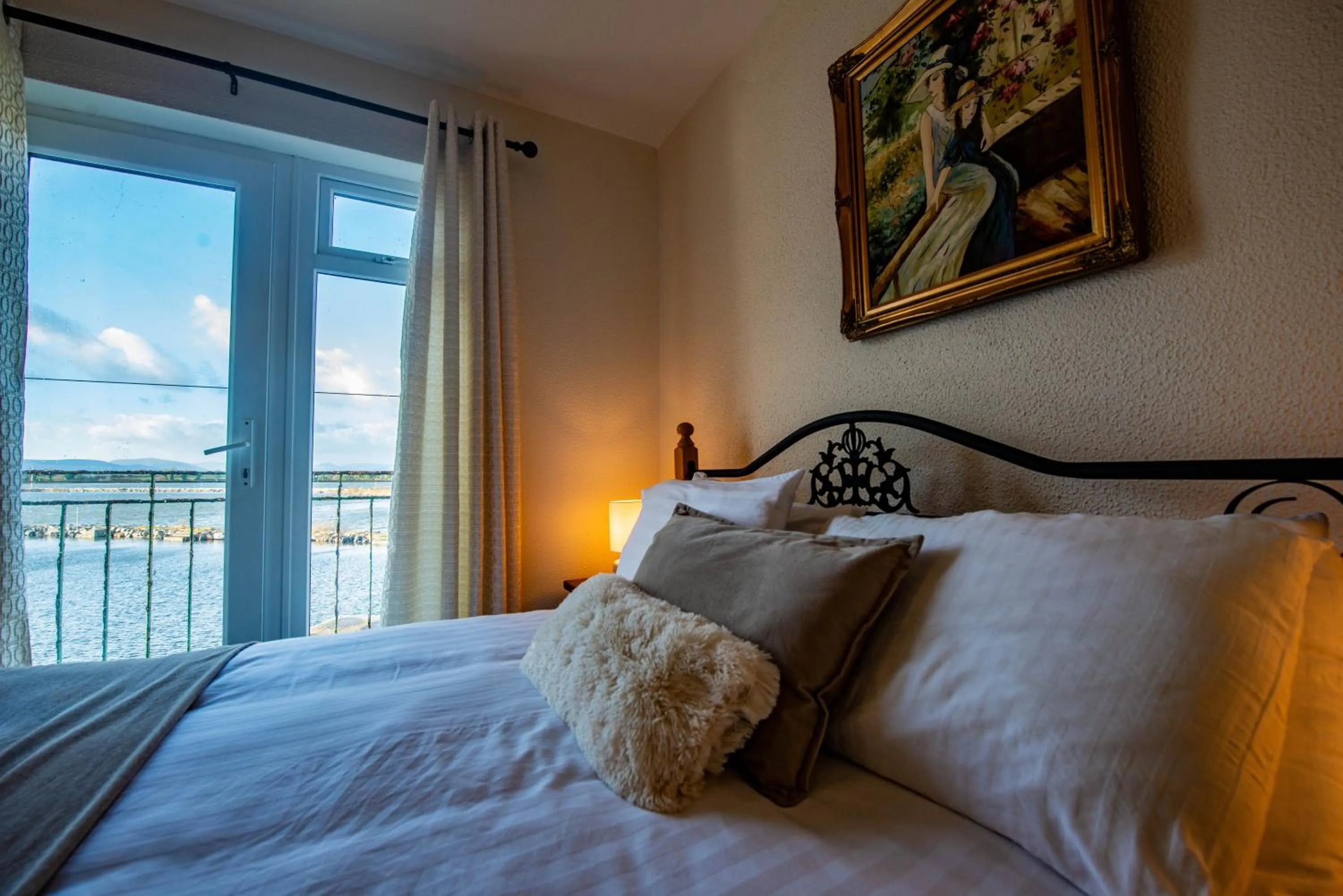 Bed in Greenfield Lodge Hotel Bar & Bistro