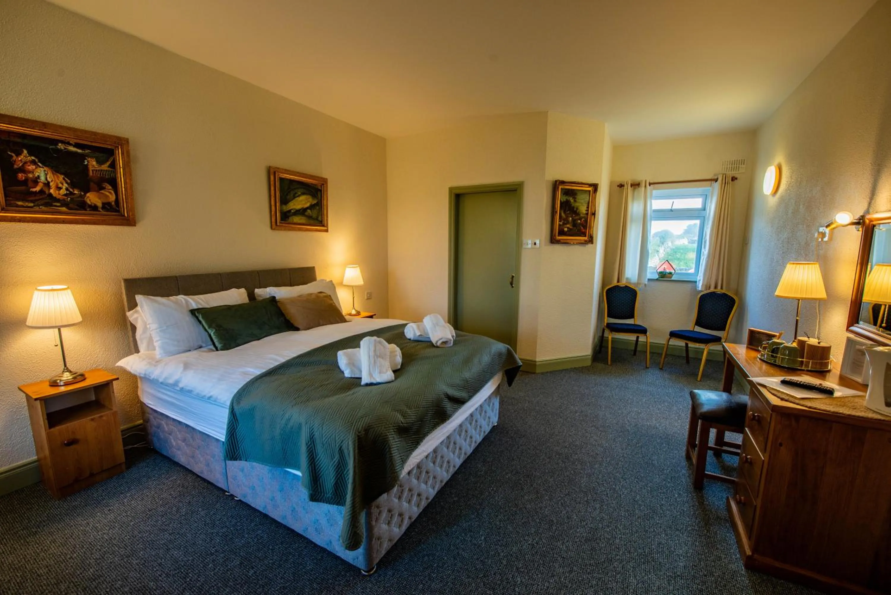 Bed in Greenfield Lodge Hotel Bar & Bistro