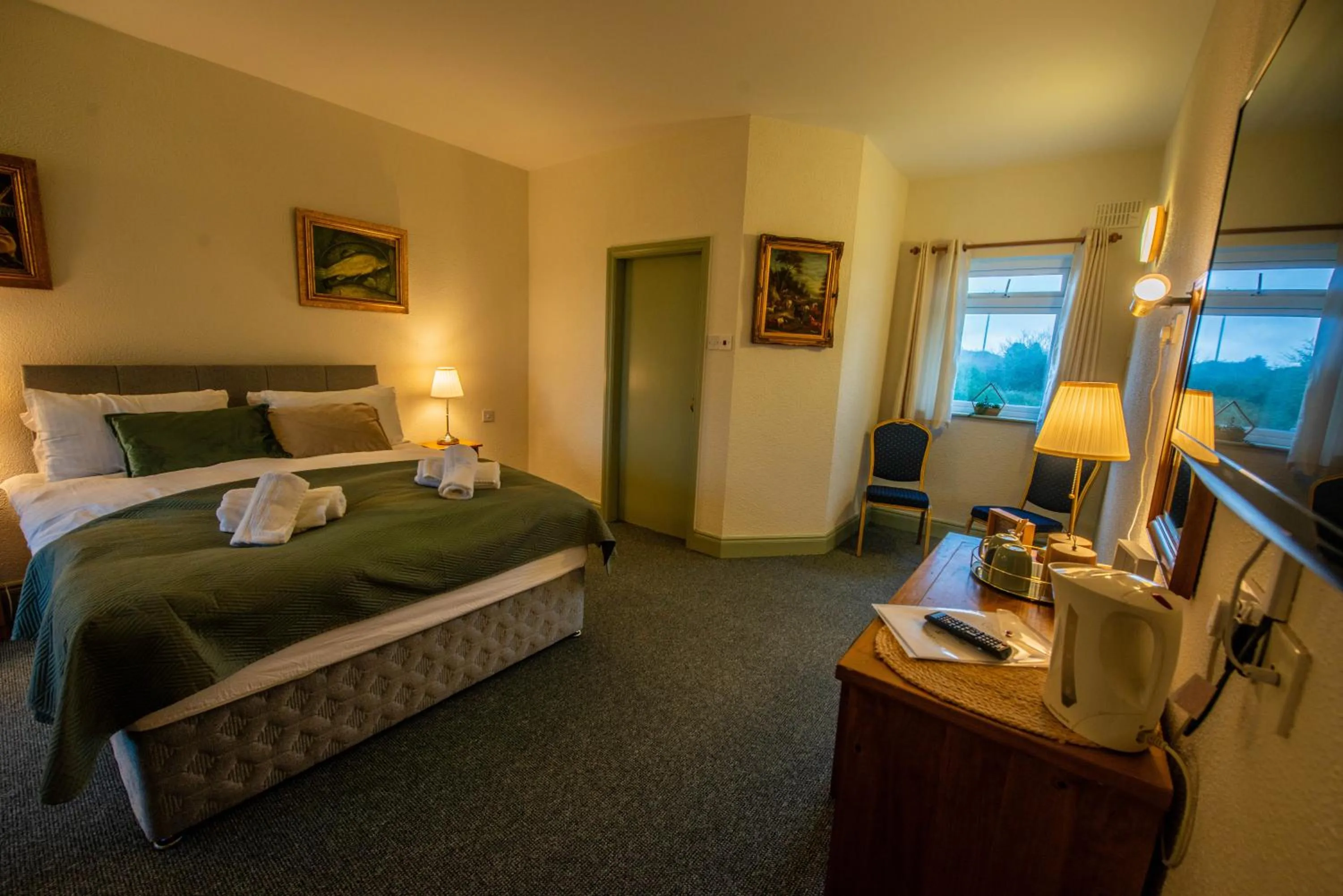 Bed in Greenfield Lodge Hotel Bar & Bistro