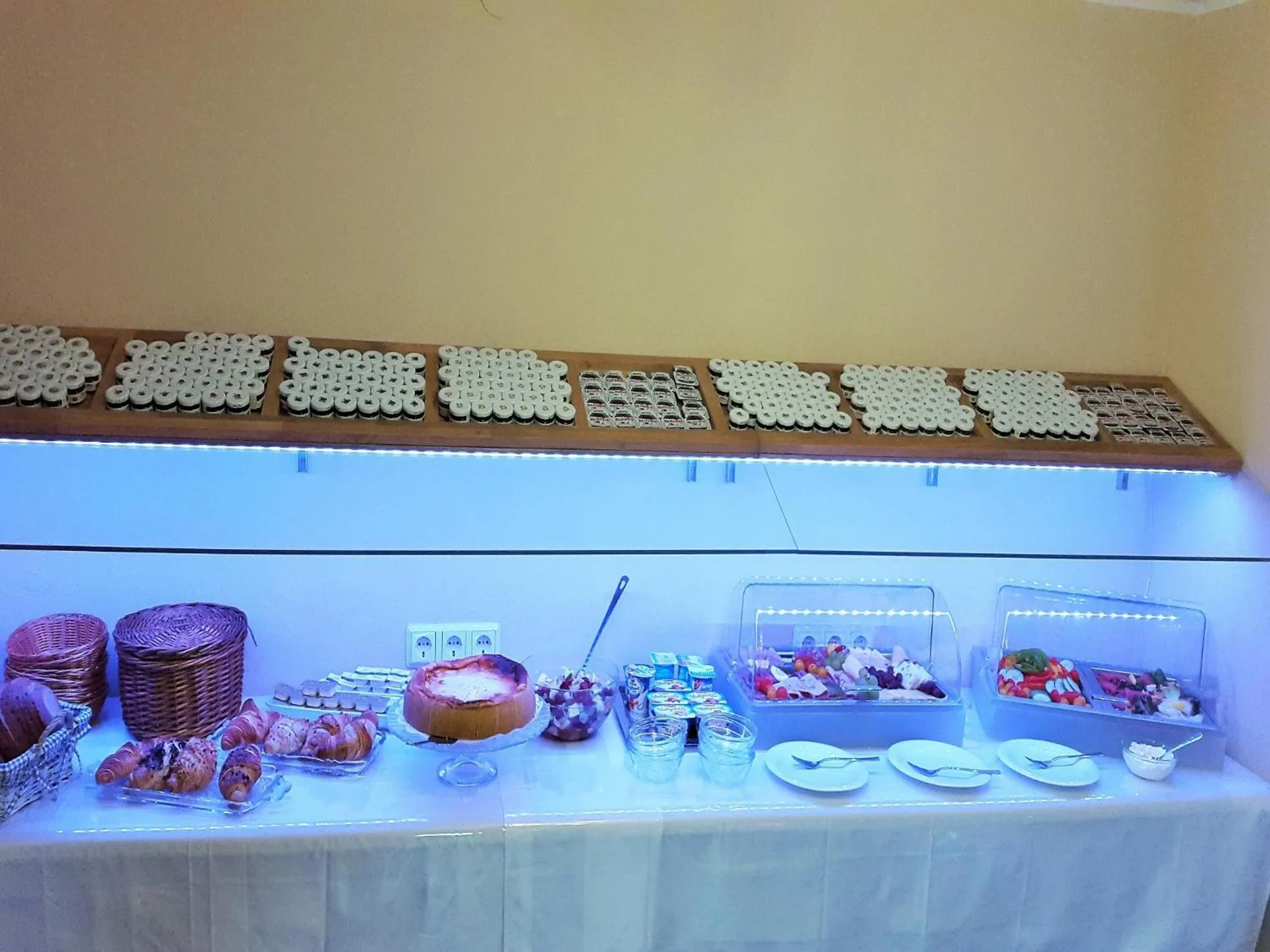 Food and drinks in Apado-Hotel garni