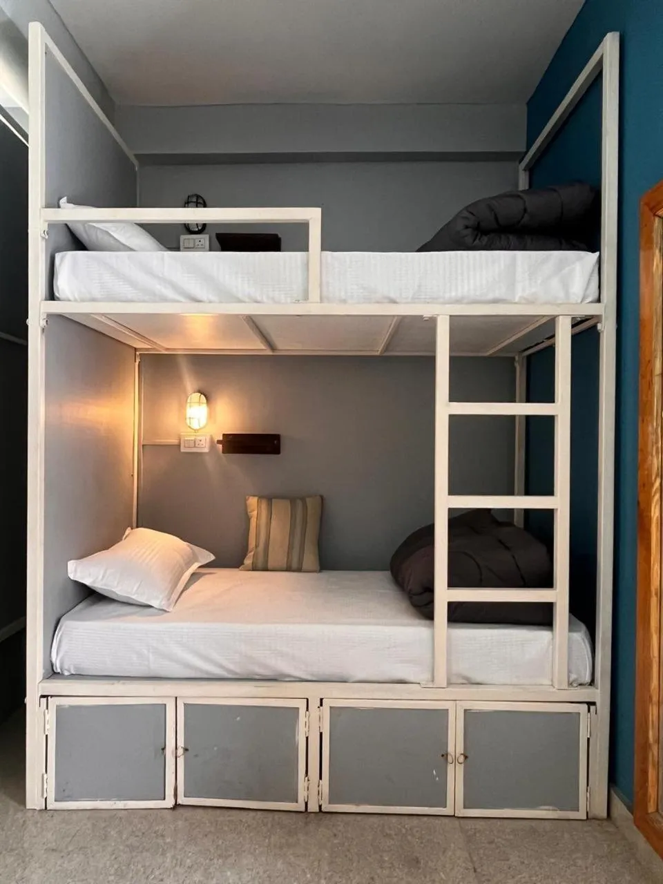 Bed in Madpackers Kasol Riverside - Katagla