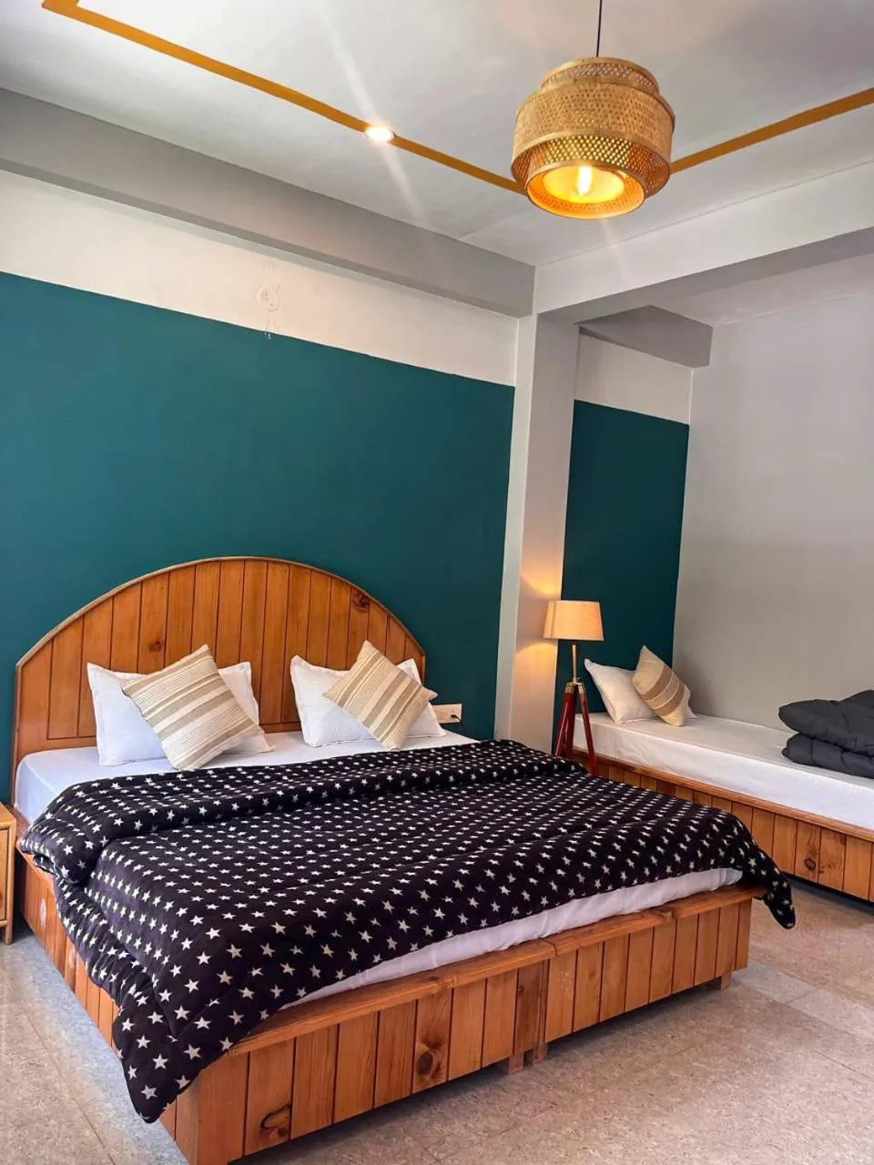 Bed in Madpackers Kasol Riverside - Katagla