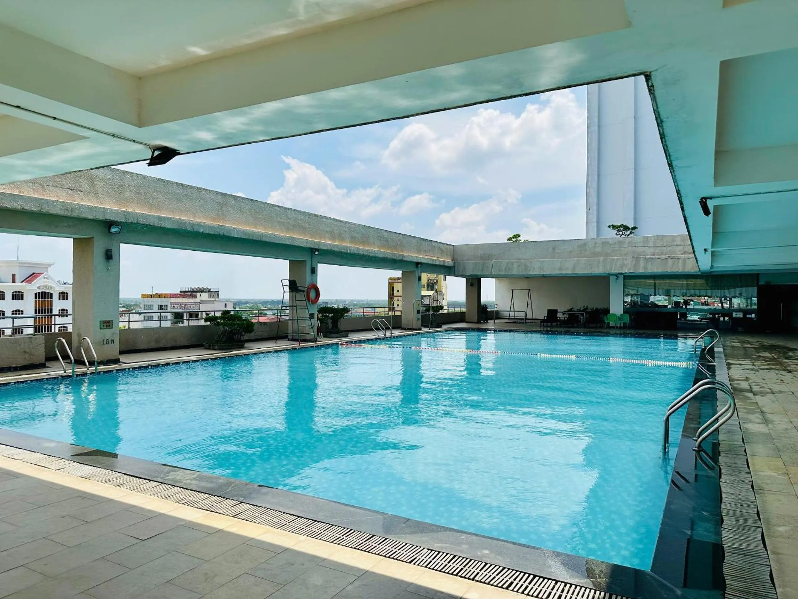 Swimming pool in Muong Thanh Grand Quang Tri Hotel