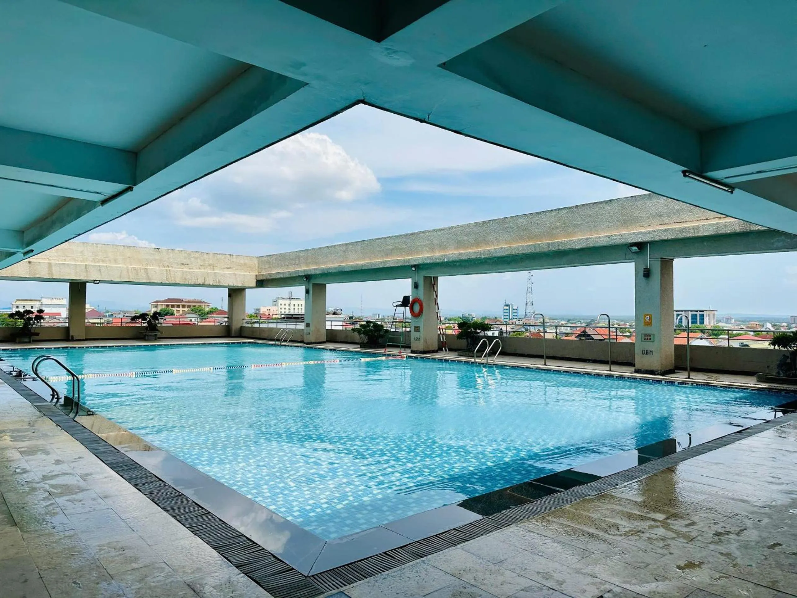 Swimming pool in Muong Thanh Grand Quang Tri Hotel
