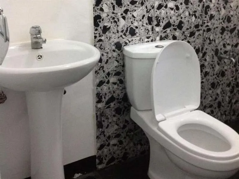 Toilet in Joaquinn's Bed and Breakfast