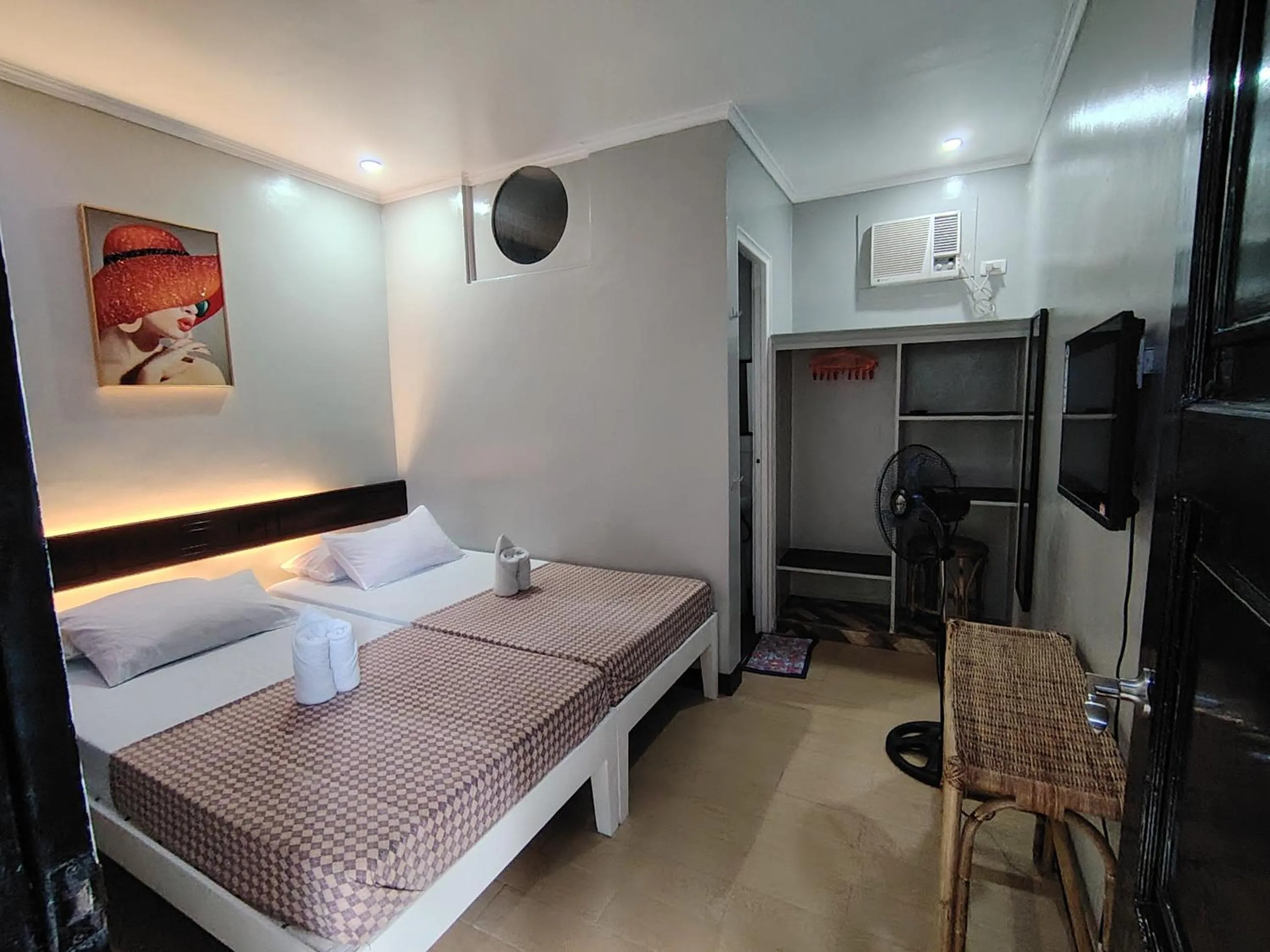 Bed in Joaquinn's Bed and Breakfast