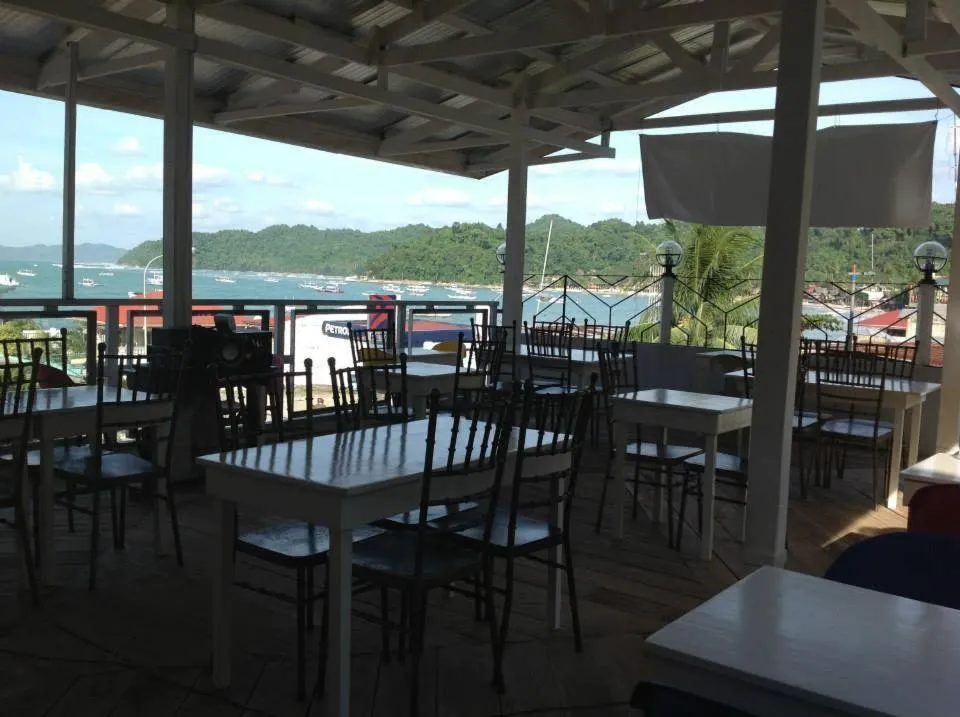 Restaurant/places to eat in Joaquinn's Bed and Breakfast