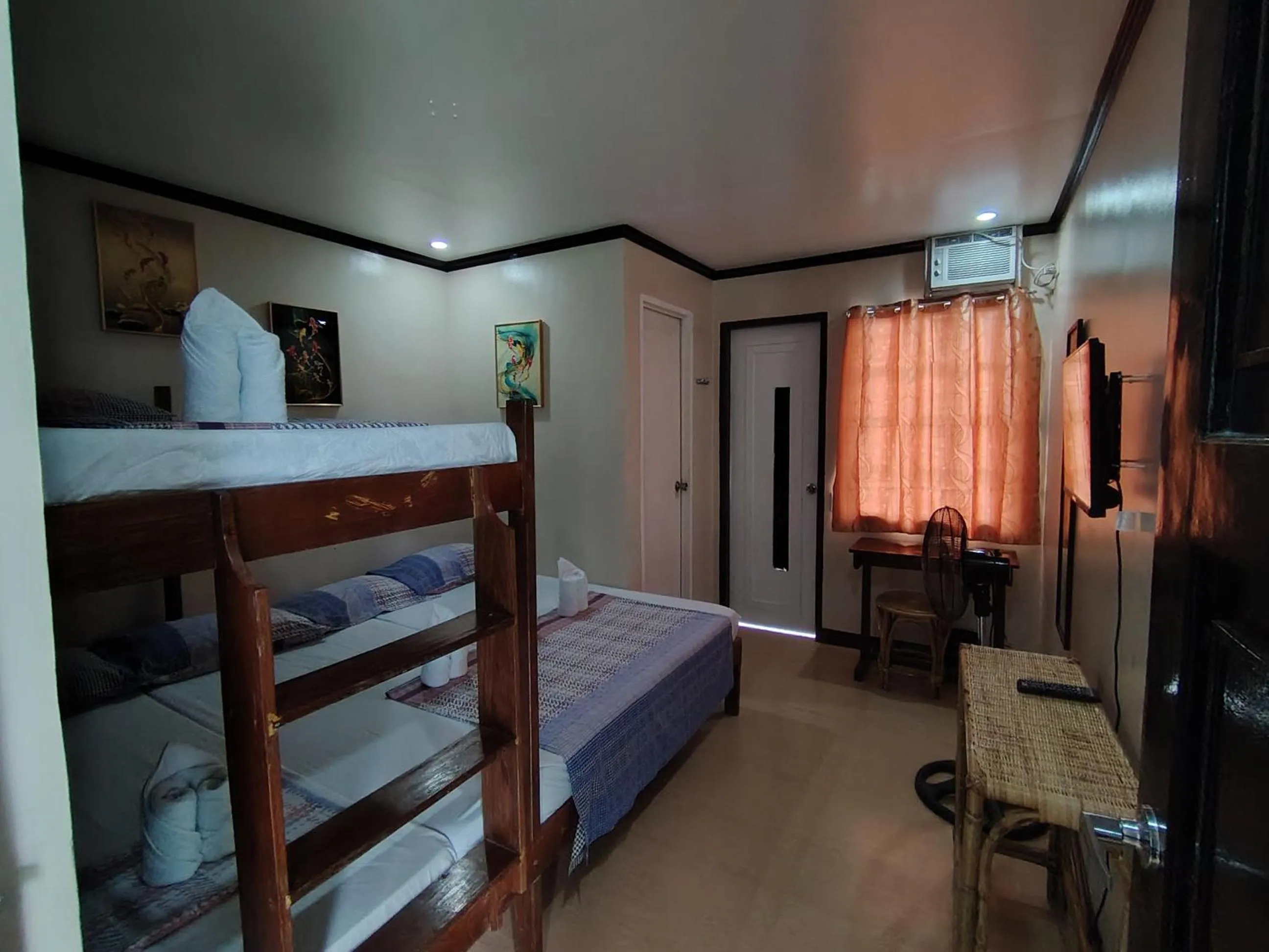 Bed in Joaquinn's Bed and Breakfast