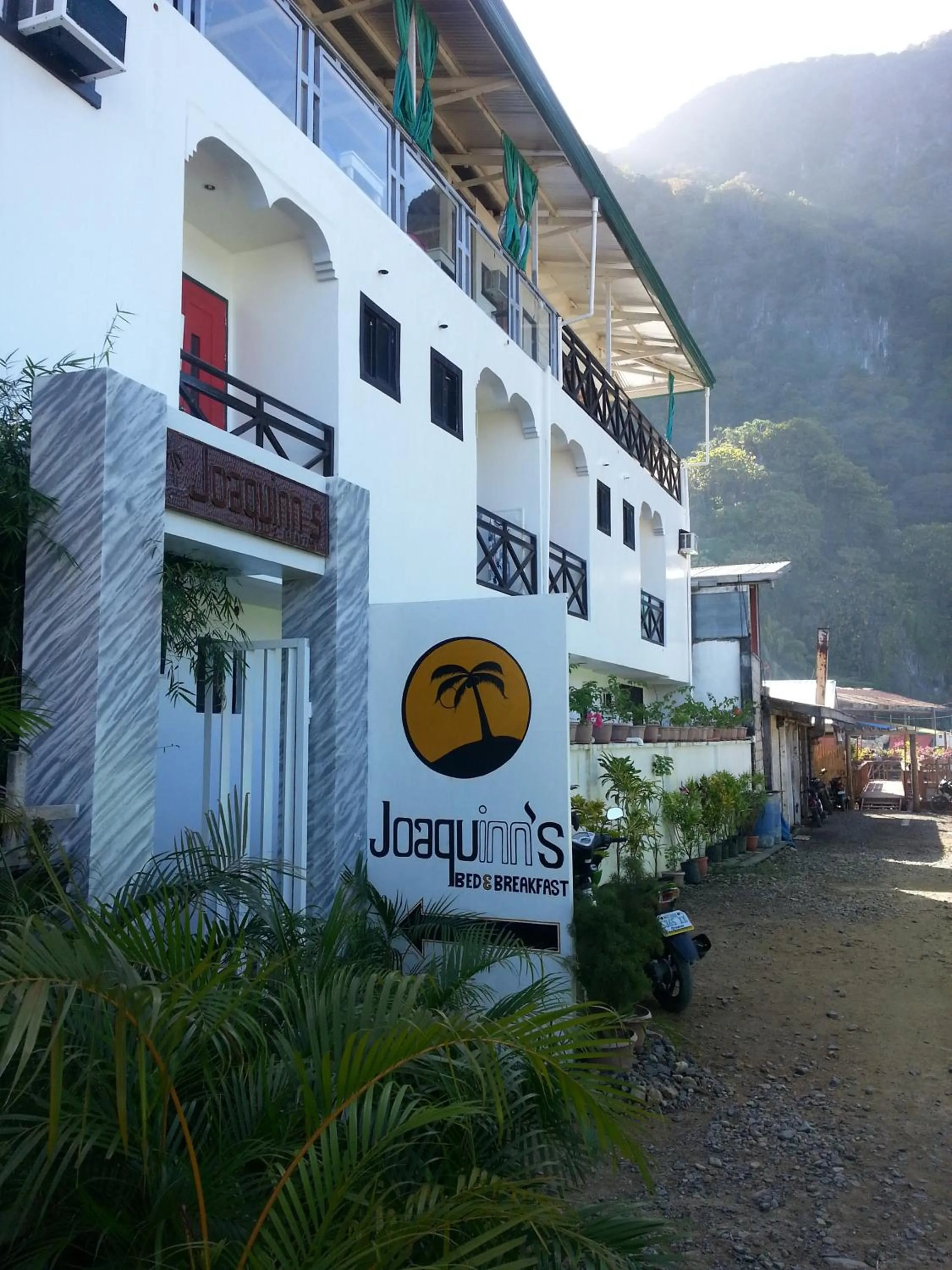 Facade/entrance in Joaquinn's Bed and Breakfast