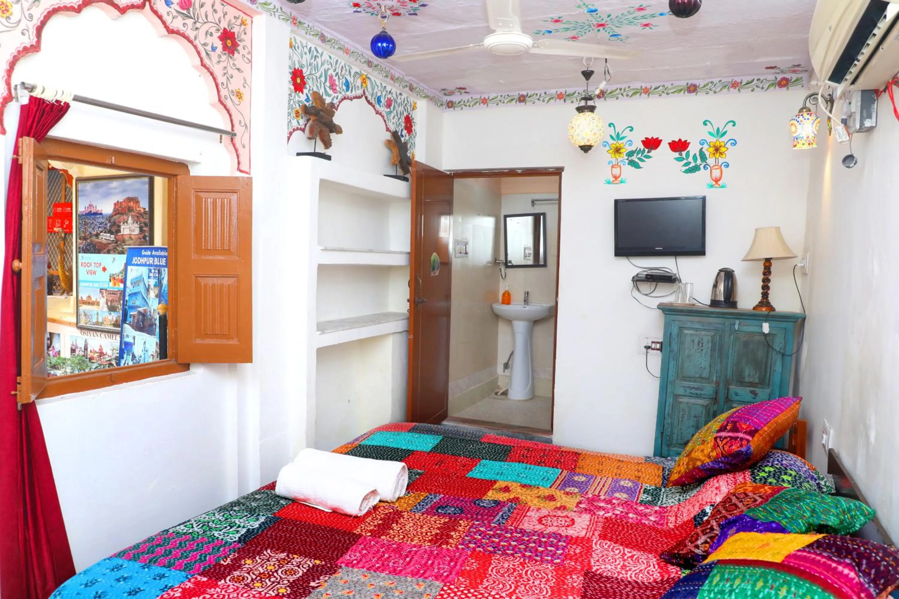 Bed in Jodhpur Heritage Haveli Guest House