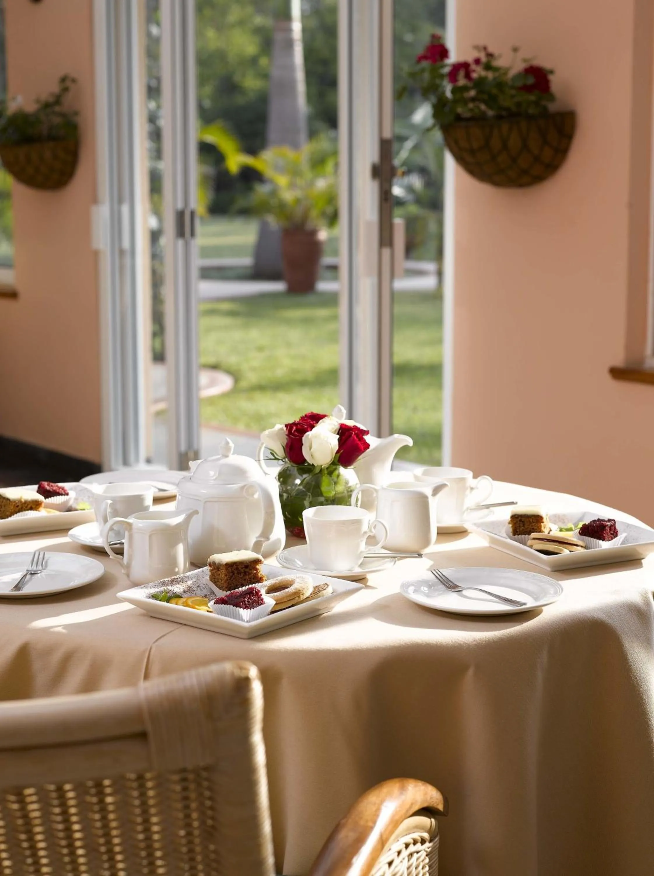 Restaurant/places to eat in House of Waine