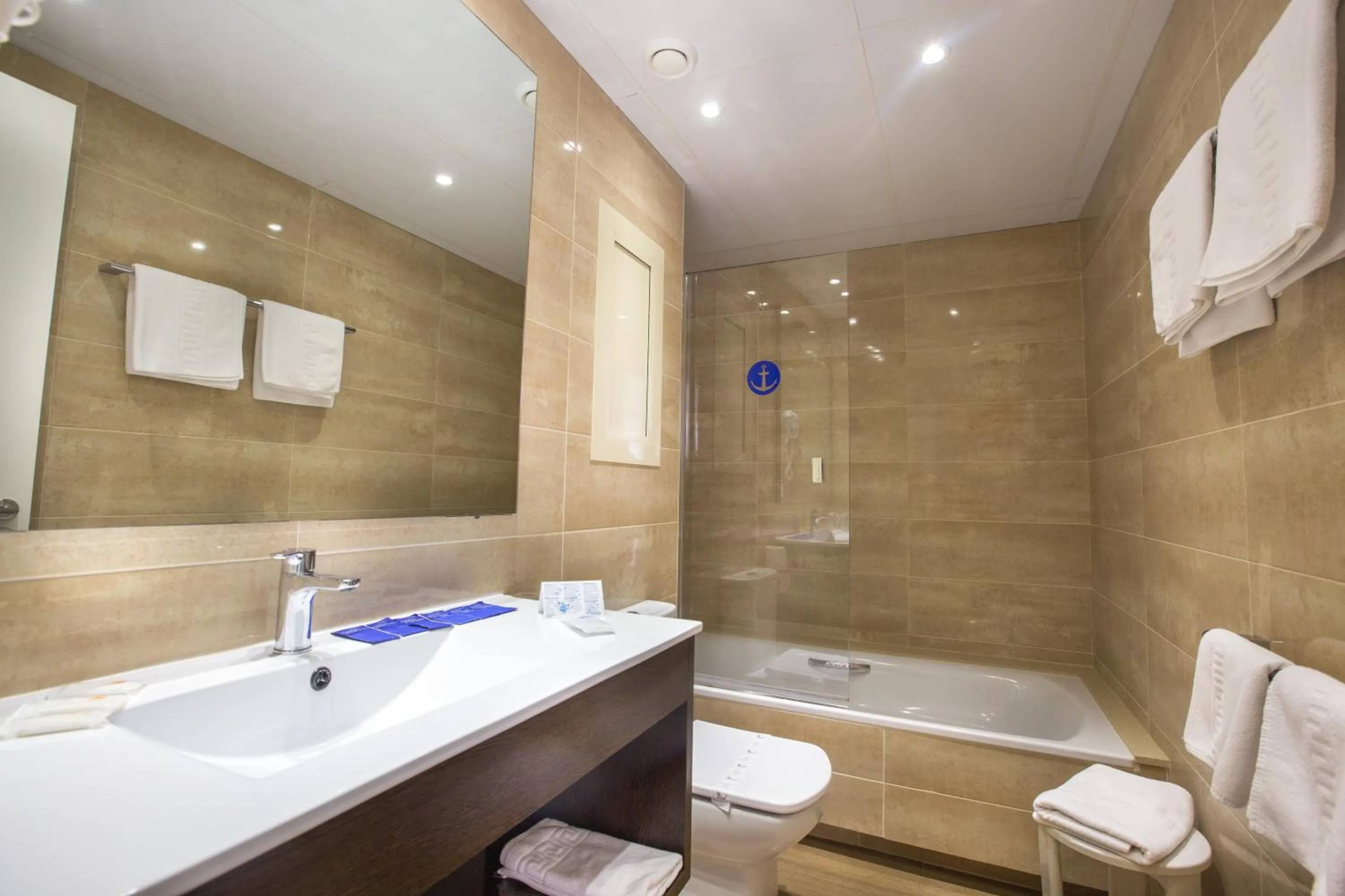 Bathroom in Hotel La Carolina