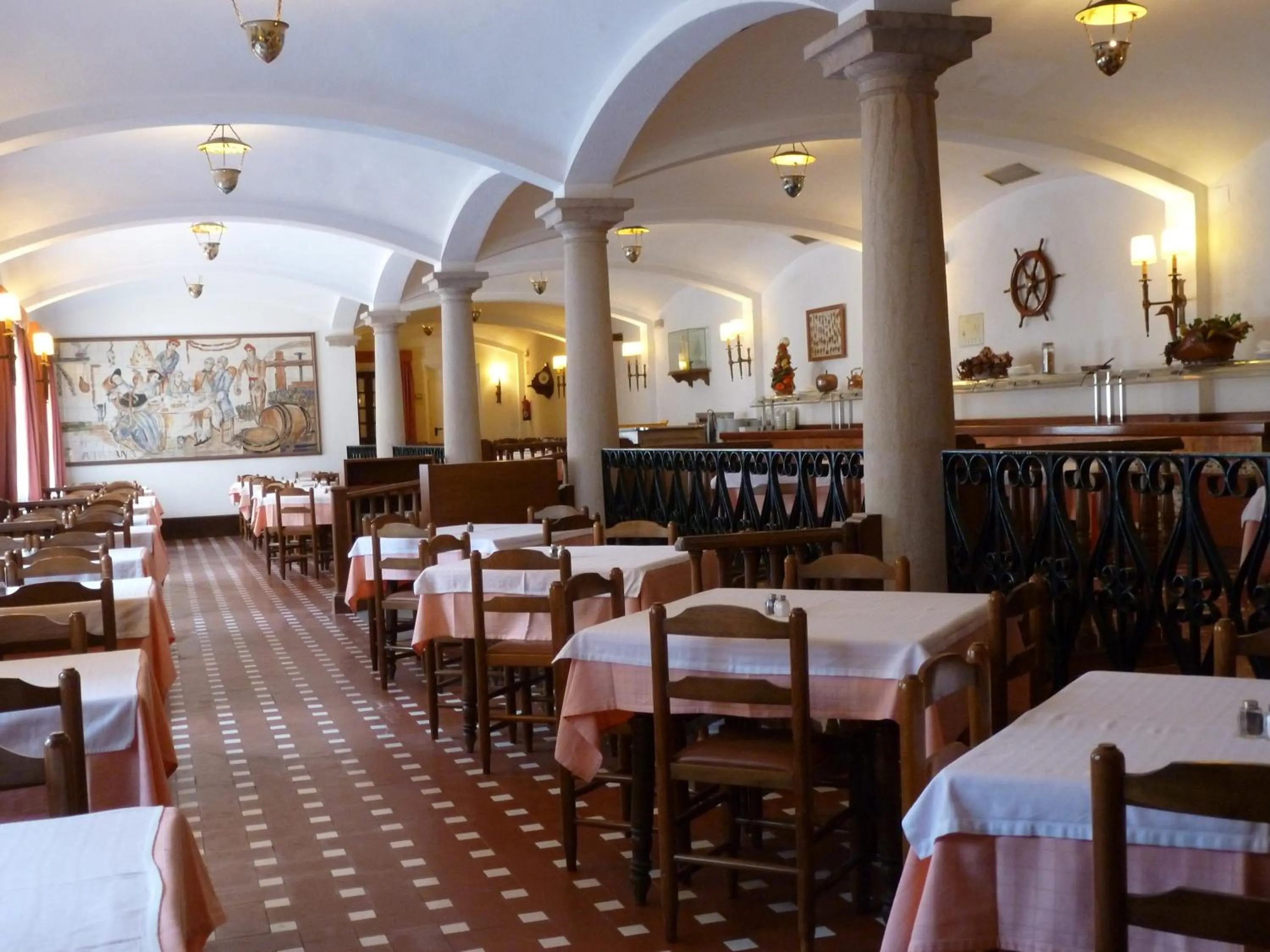 Restaurant/places to eat in Hotel La Carolina