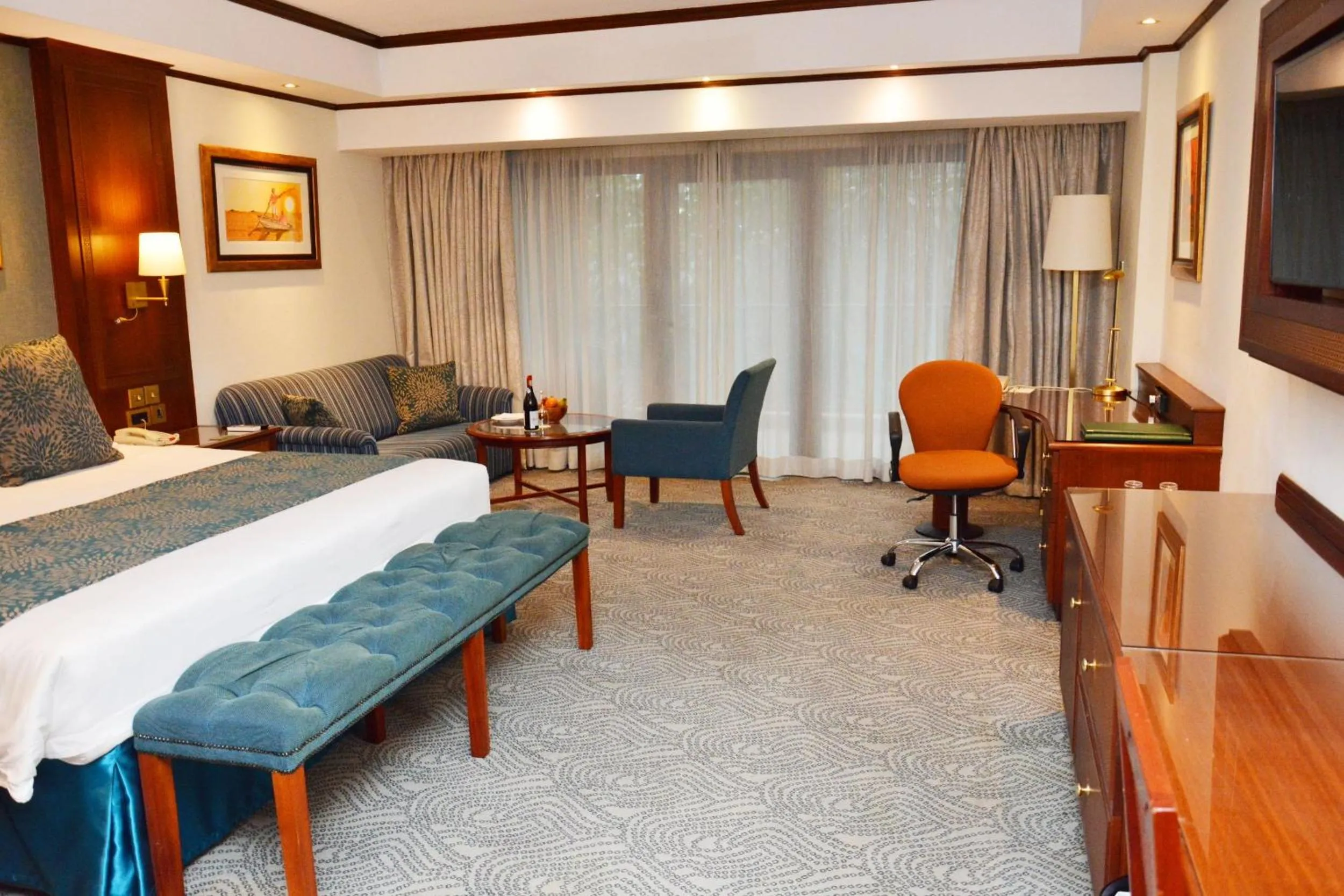 Seating area, Bed in Kampala Serena Hotel