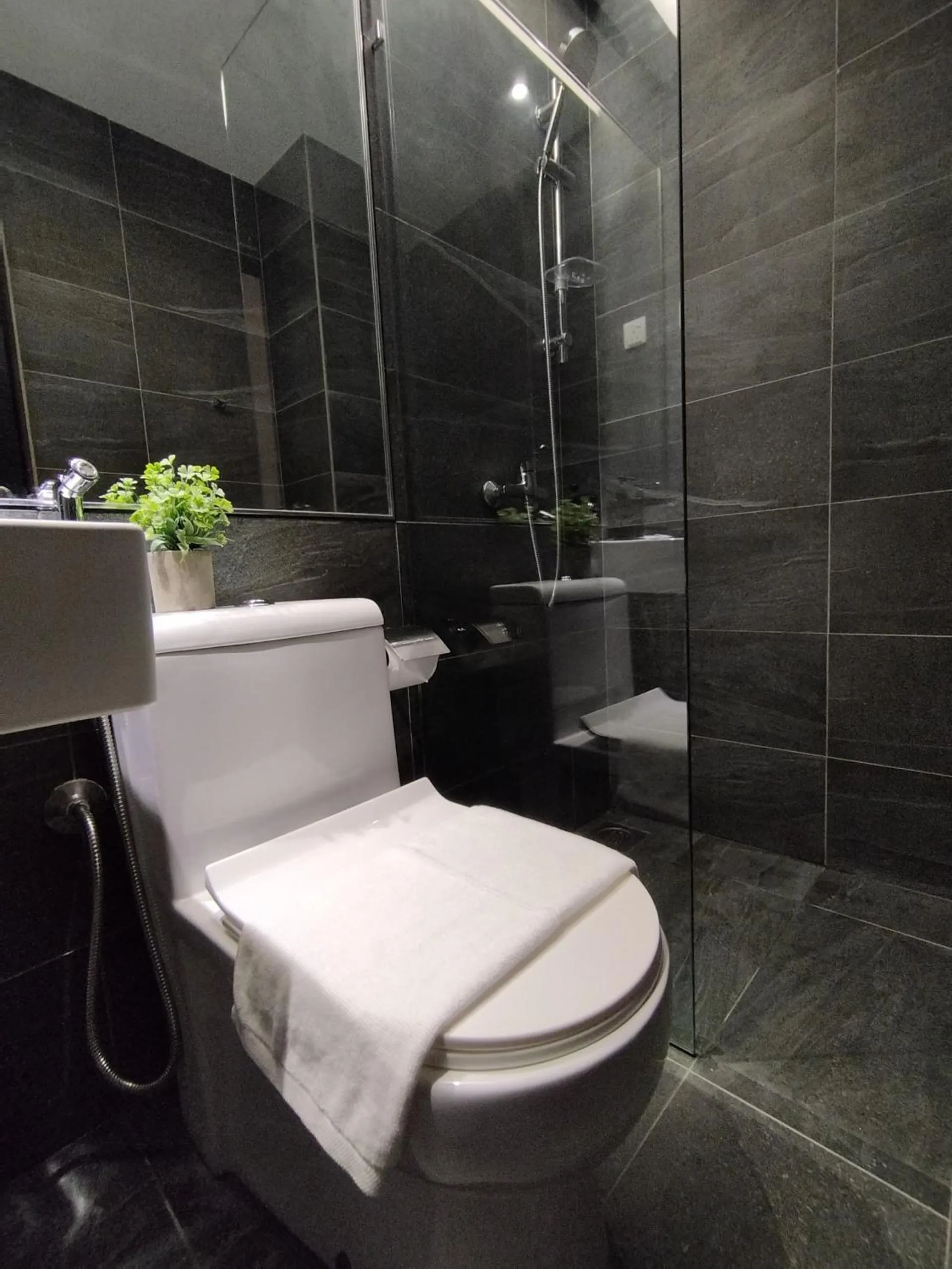 Shower in Kingston Hotel 7 - Johor Bharu