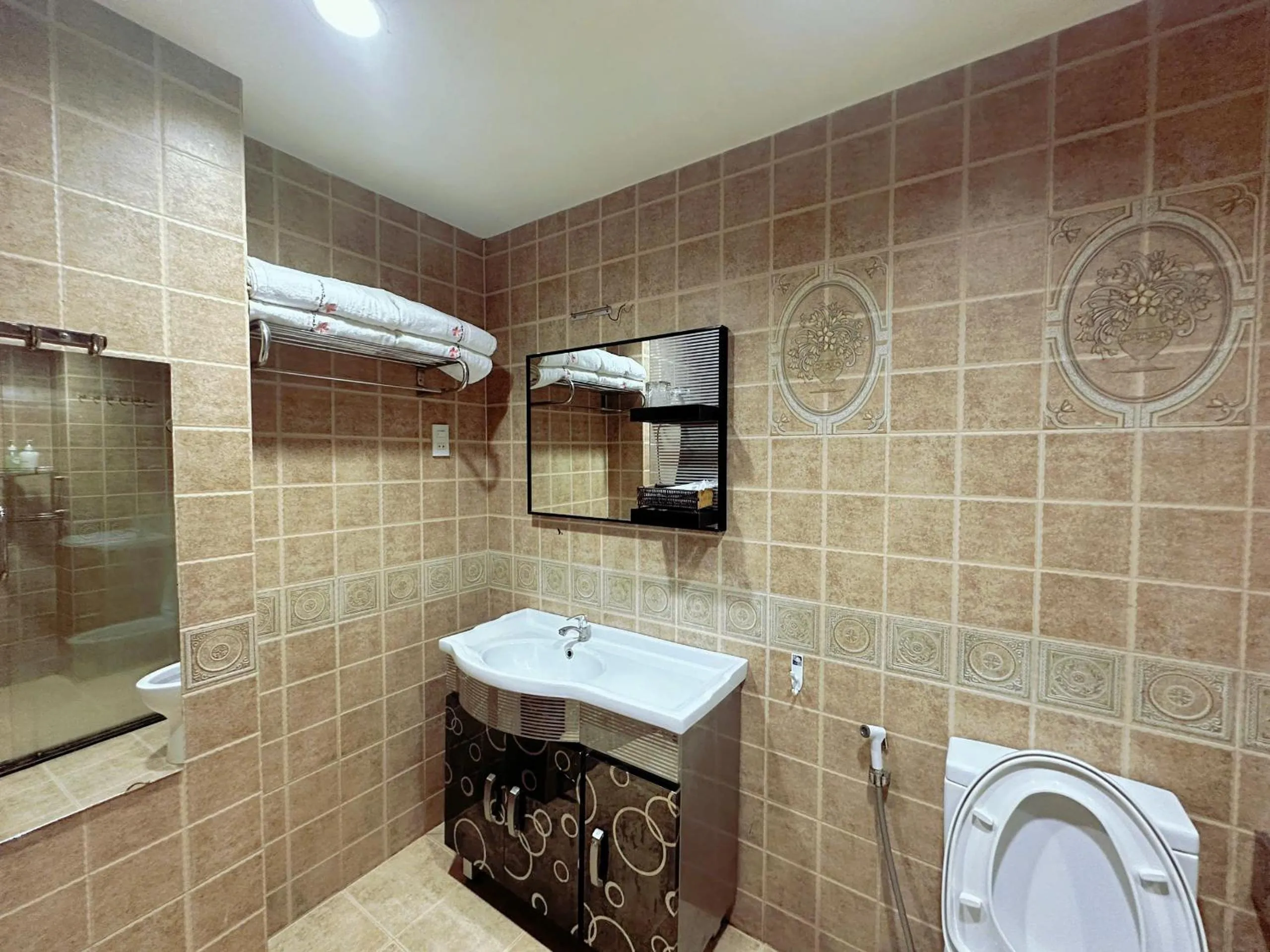 Shower in Khách Sạn Avatar