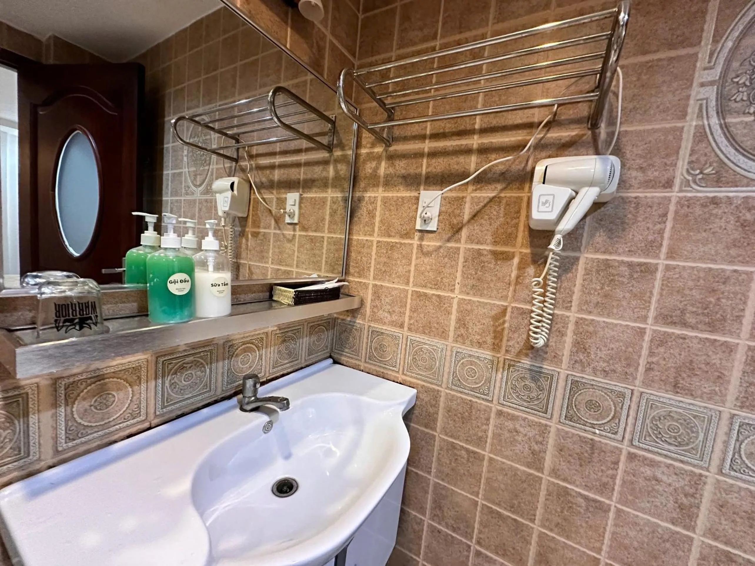 Shower in Khách Sạn Avatar