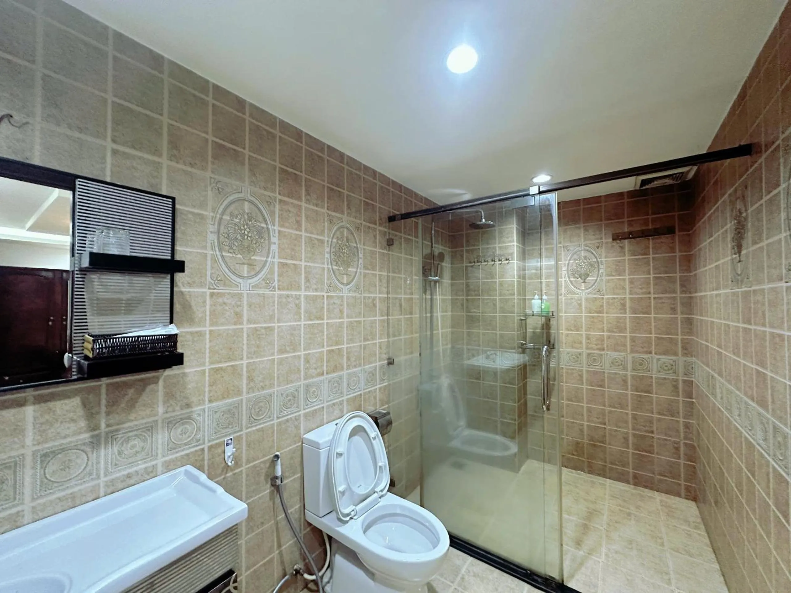 Shower in Khách Sạn Avatar