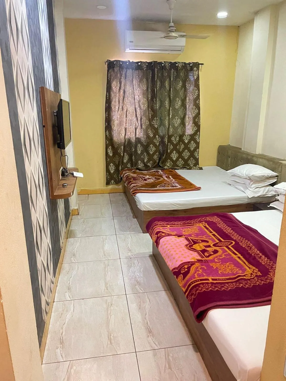 Bed in Hotel amritam inn