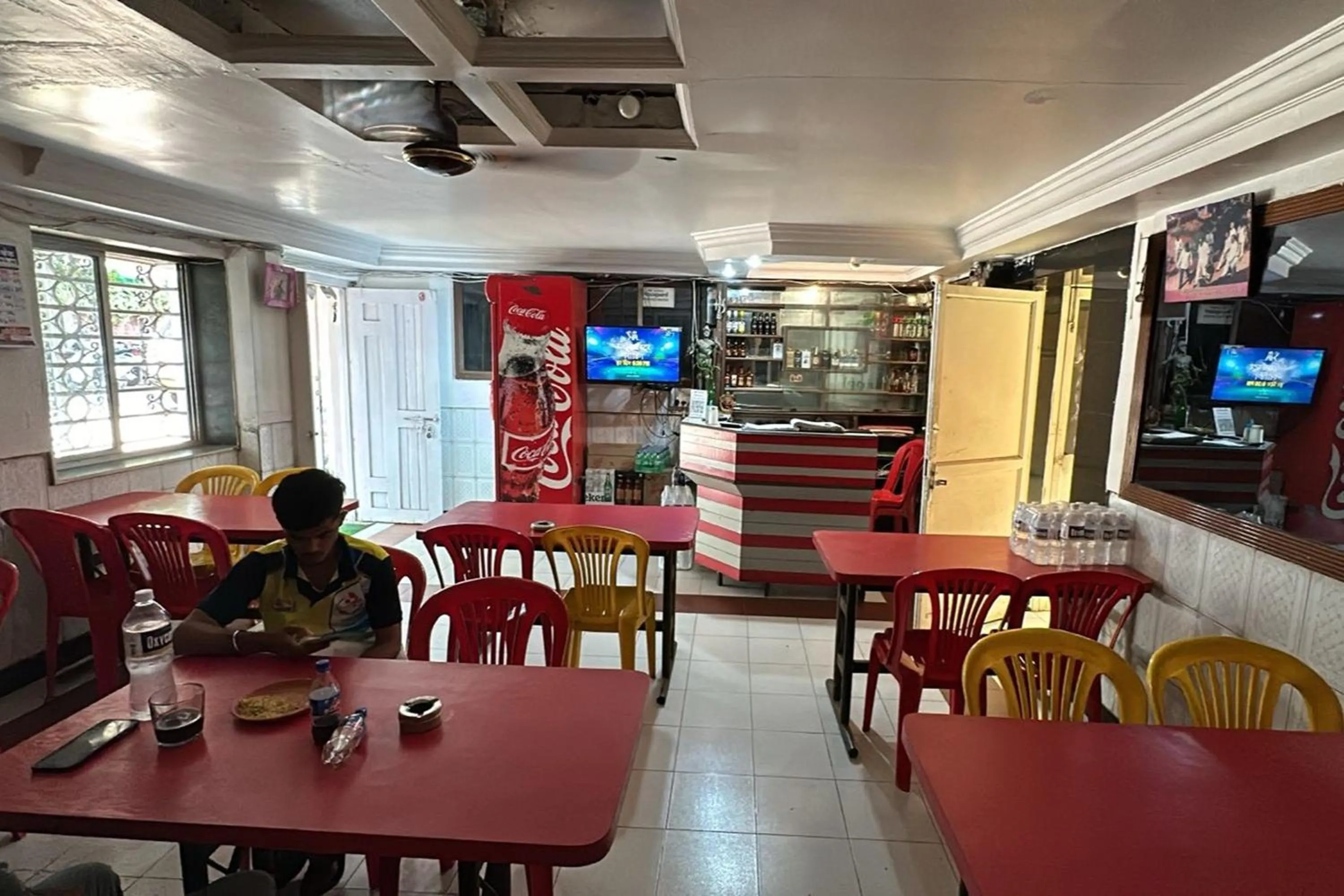 Restaurant/places to eat in Hotel Blue Heaven