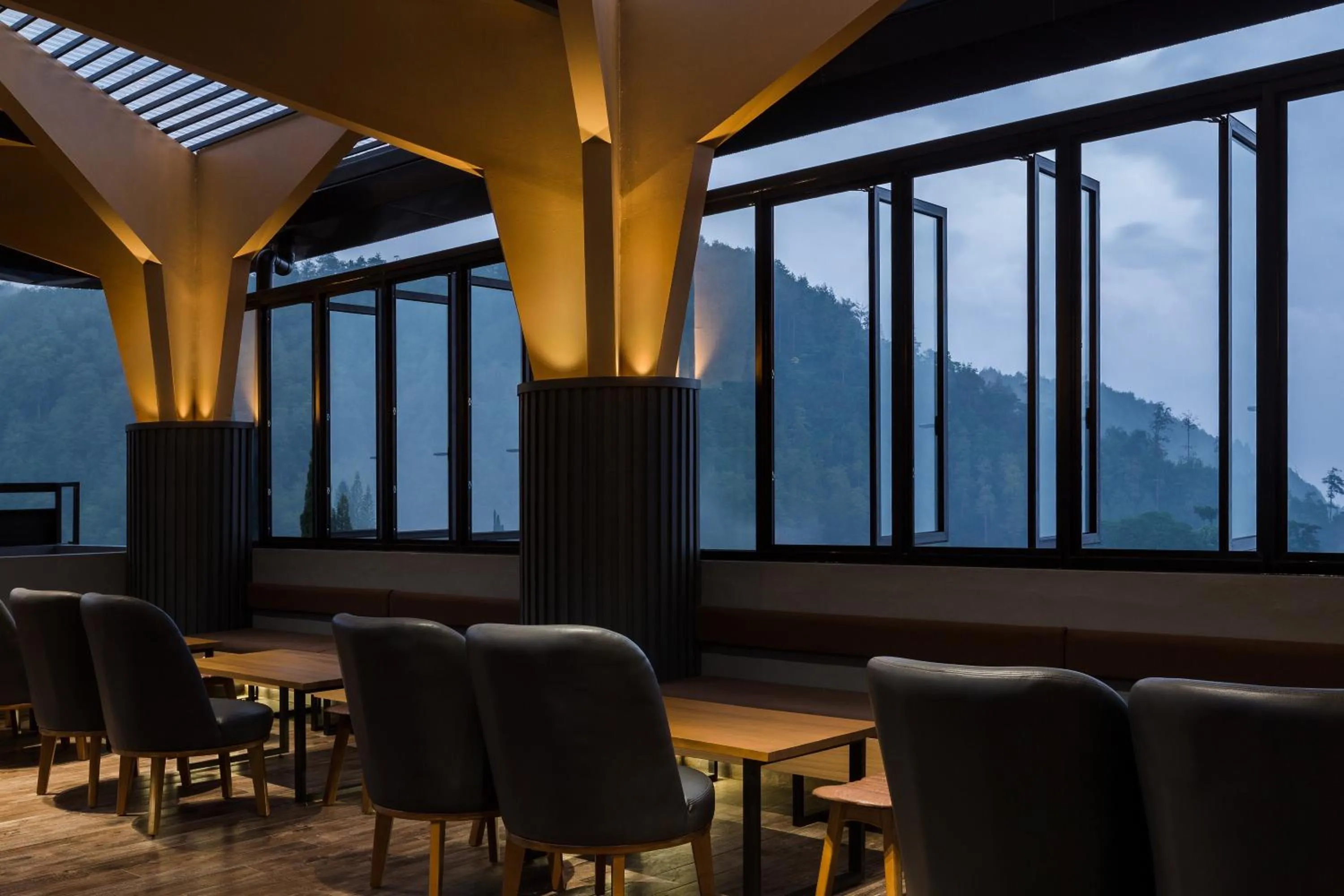 Restaurant/places to eat in Allura Azana Resort Tawangmangu