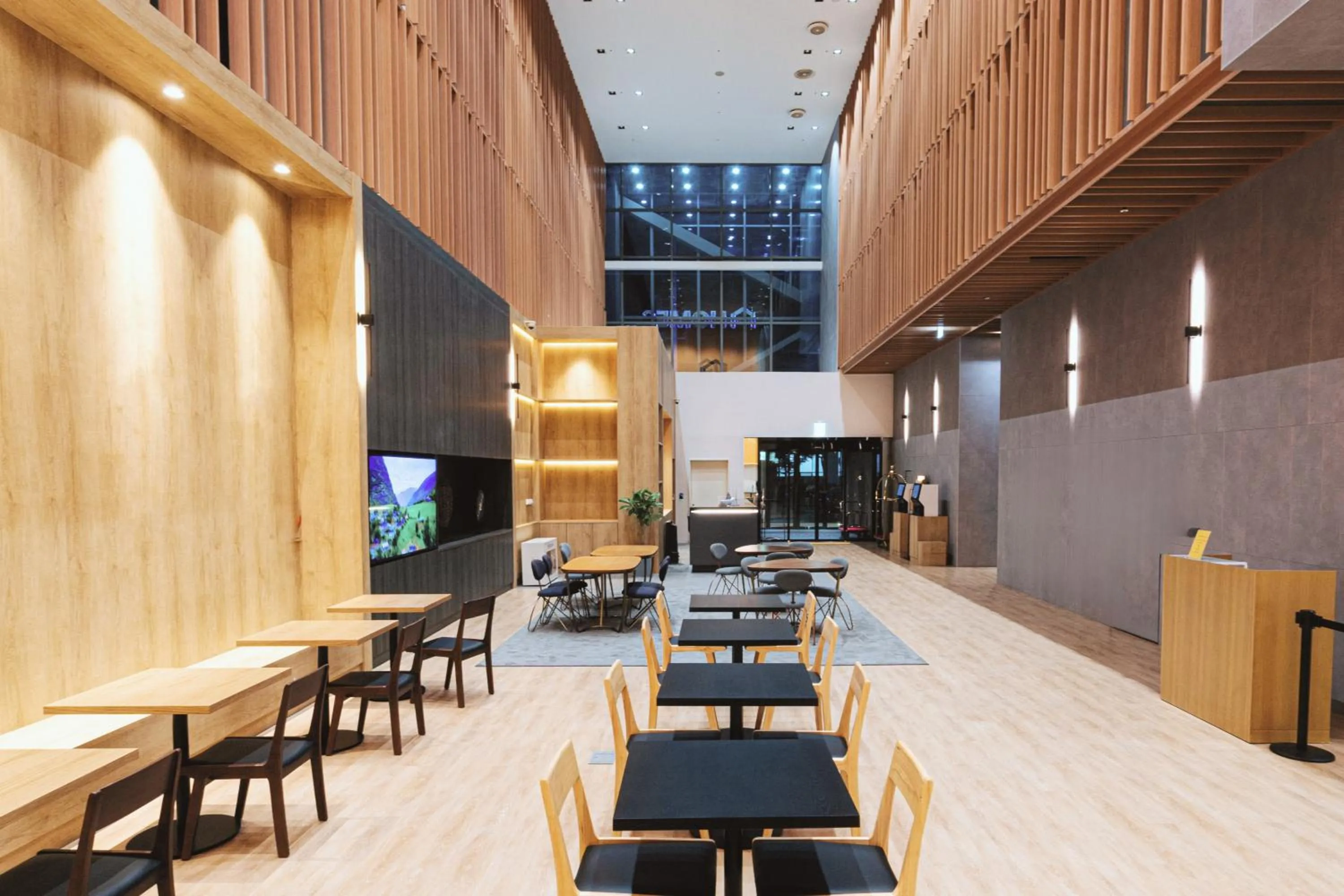 Communal lounge/ TV room in Homes Stay Suwon